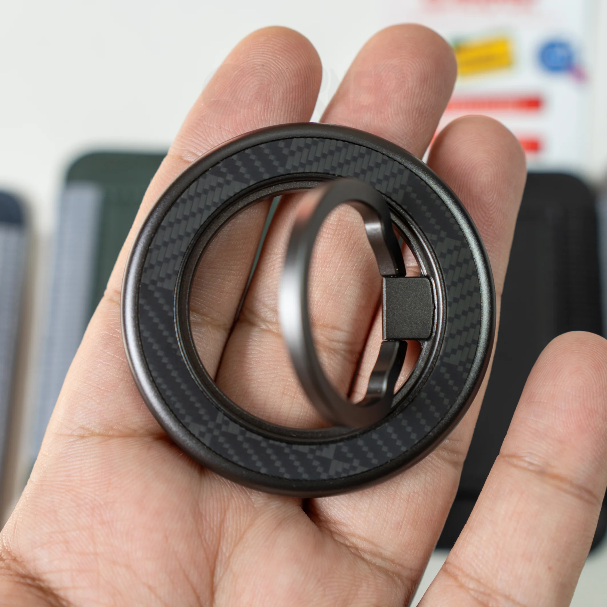 360 Rotatable Carbon Fiber Magnetic Ring Holder – Ultimate Grip| Coverner | 100% Carbon Fiber - Image 7