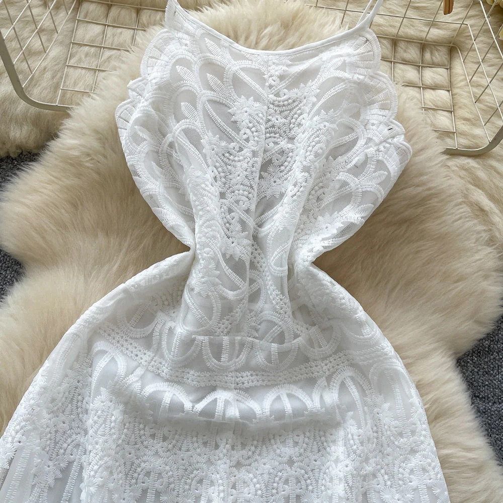 Alice Backless Lace Dress - Image 3
