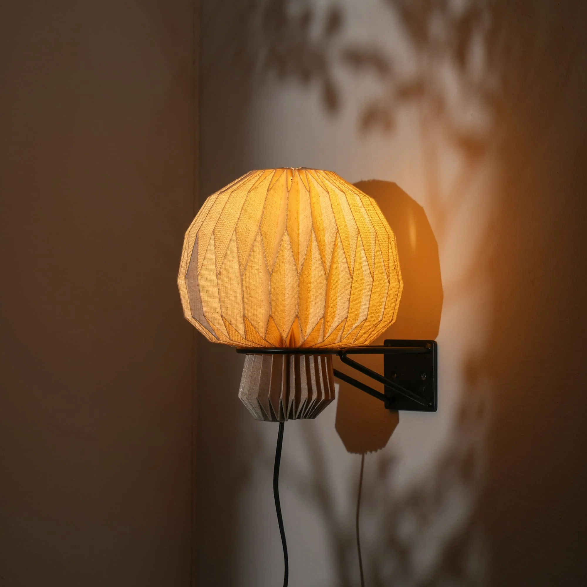 Amber Sconce Origami Wall Lamp - Image 3