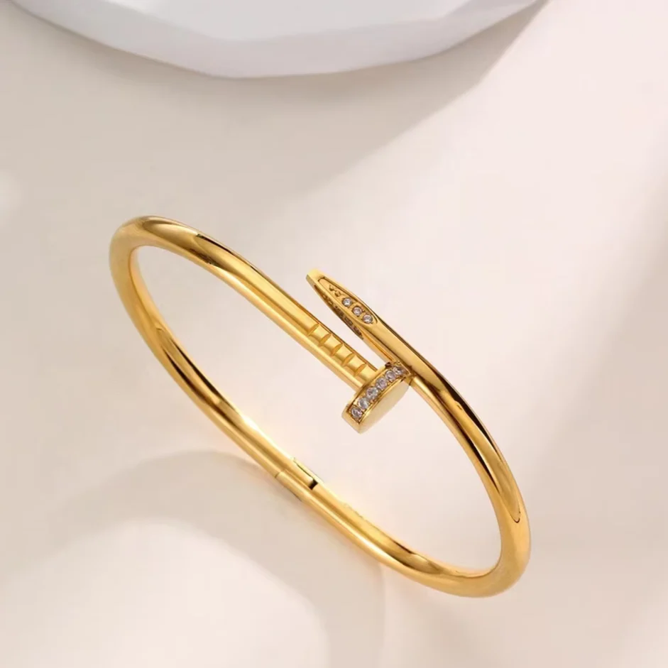 Anushka Sharma's Fav Anti Tarnish Bracelet - Image 4