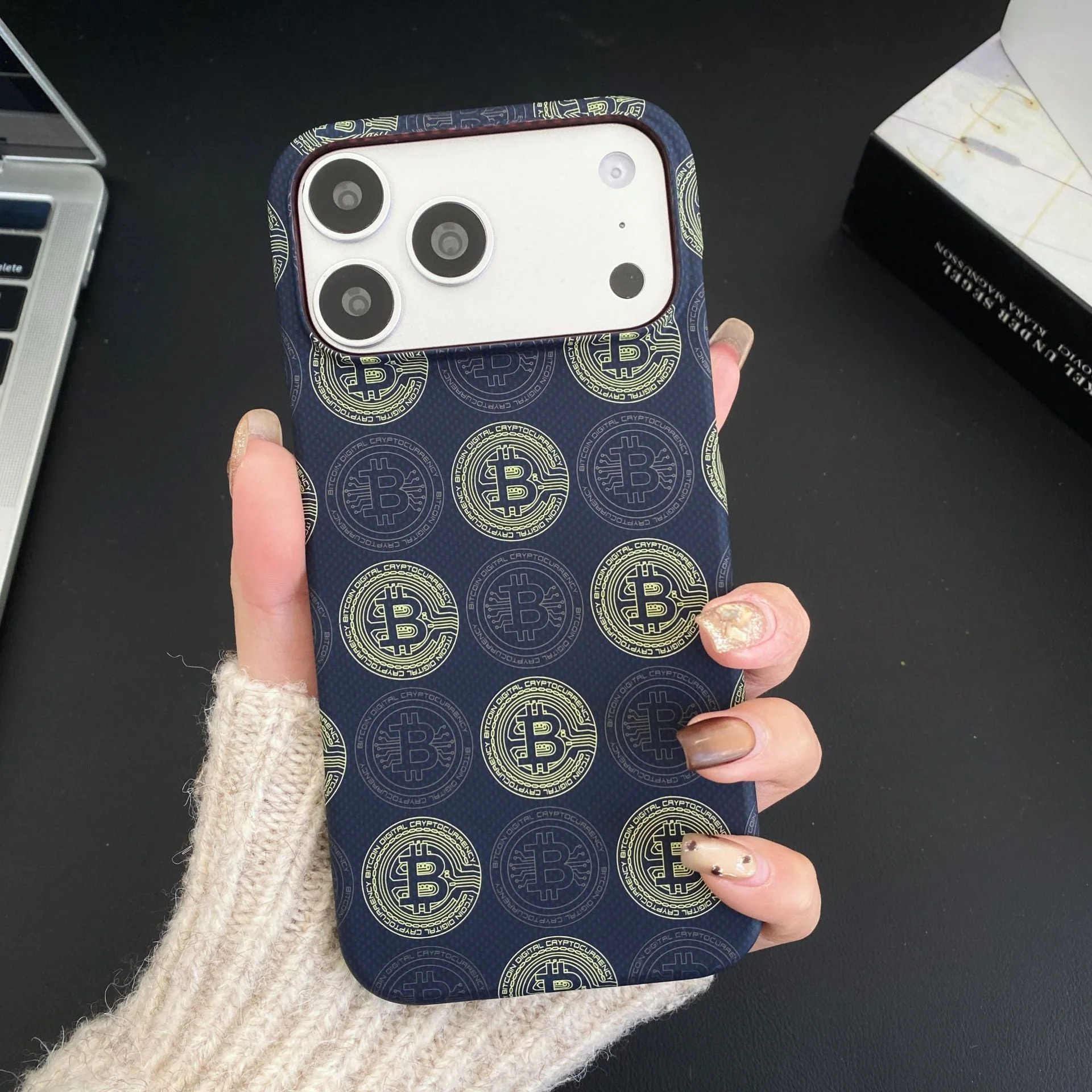 Apple Iphone Kevlar Magnetic Cover with Bitcoin Pattern - Image 4