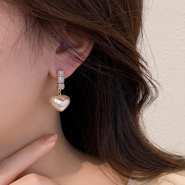 Aurora Pearl Heart Dangler Earring - Image 5