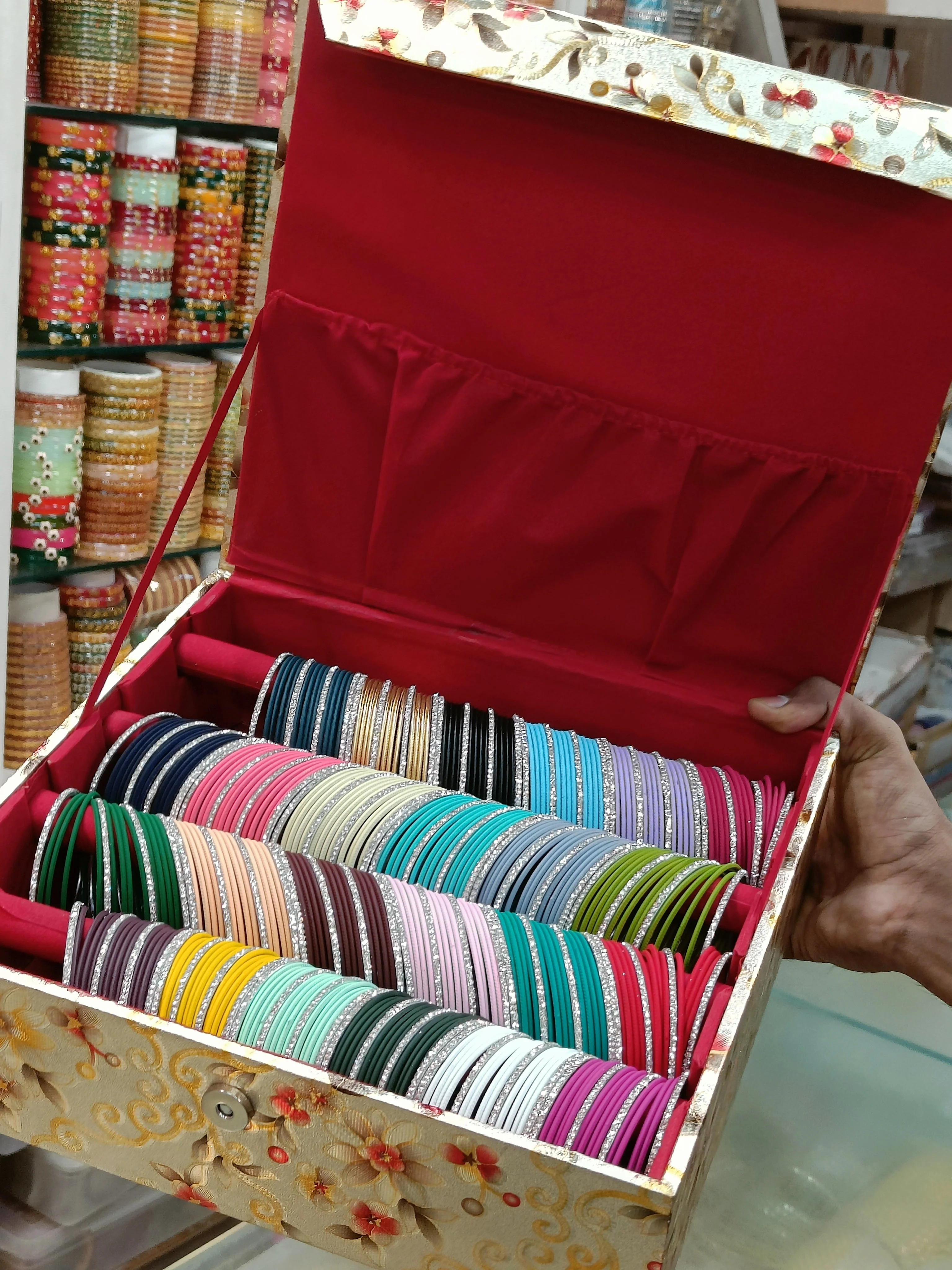 Bangles set with organiser - Image 5