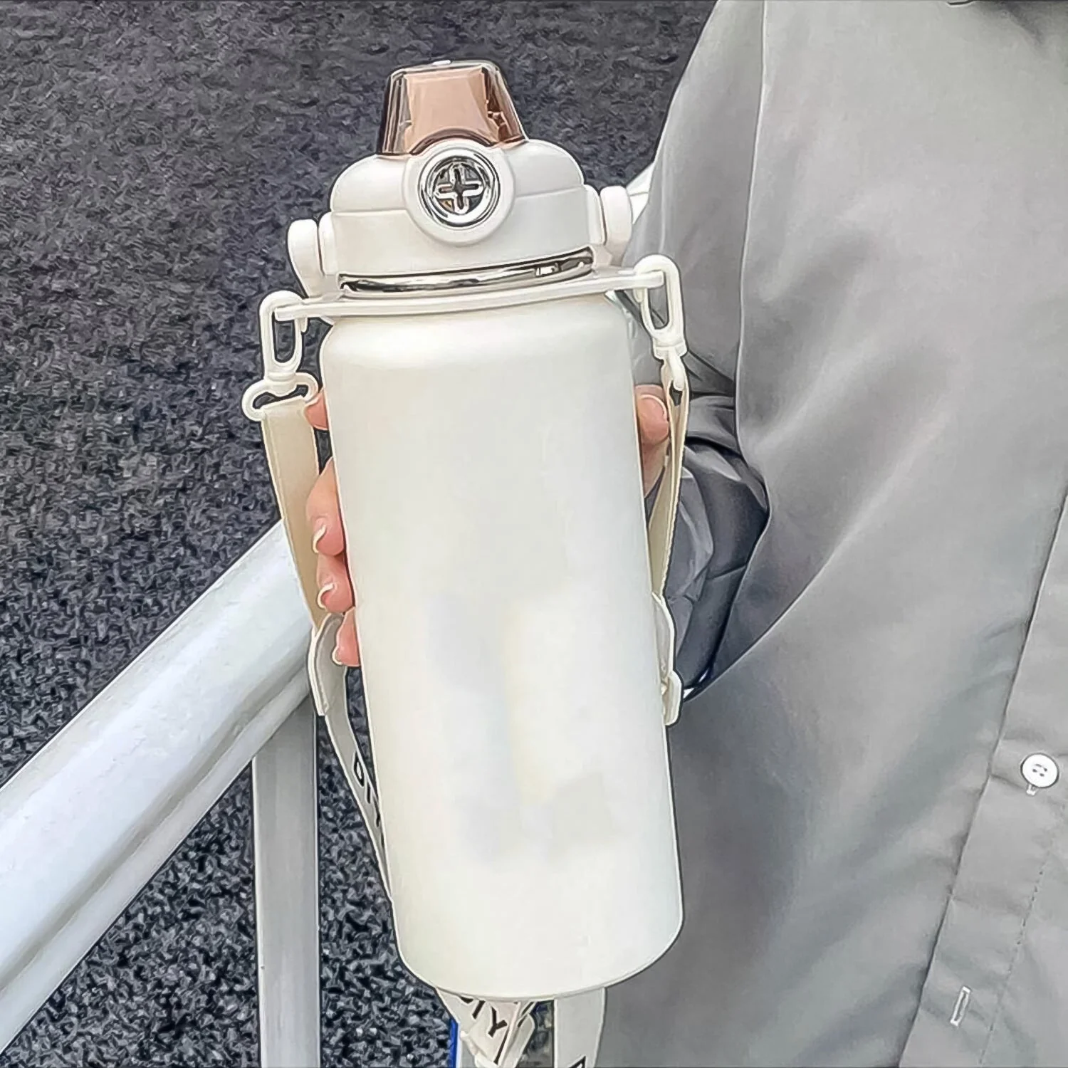 BigBro: 1000ml Stainless Steel Sturdy Vacuum Insulated Bottle with 2-Way Drinking, Leak-Proof Lid, Strap & Handle - Image 3