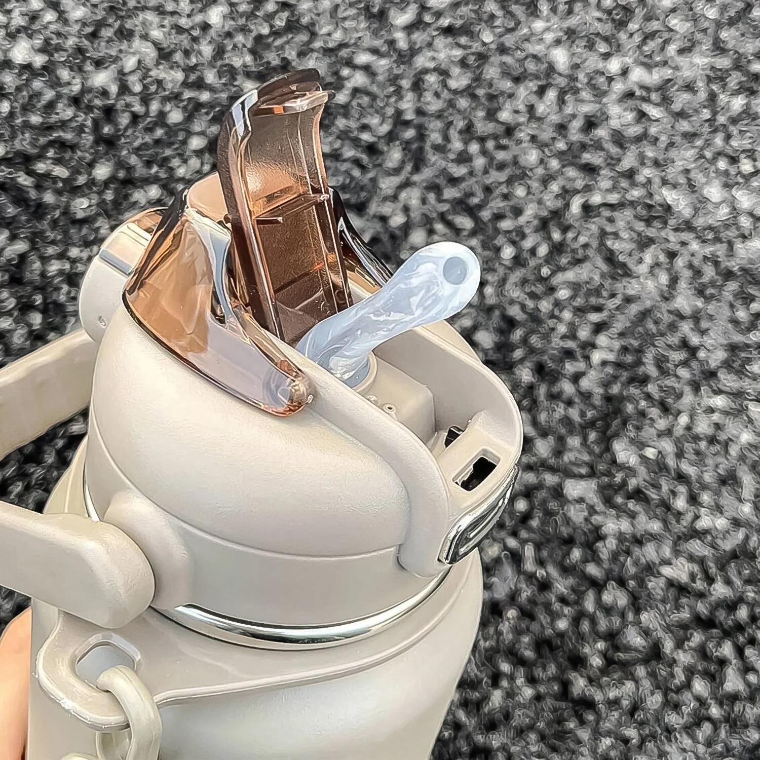 BigBro: 1000ml Stainless Steel Sturdy Vacuum Insulated Bottle with 2-Way Drinking, Leak-Proof Lid, Strap & Handle - Image 4