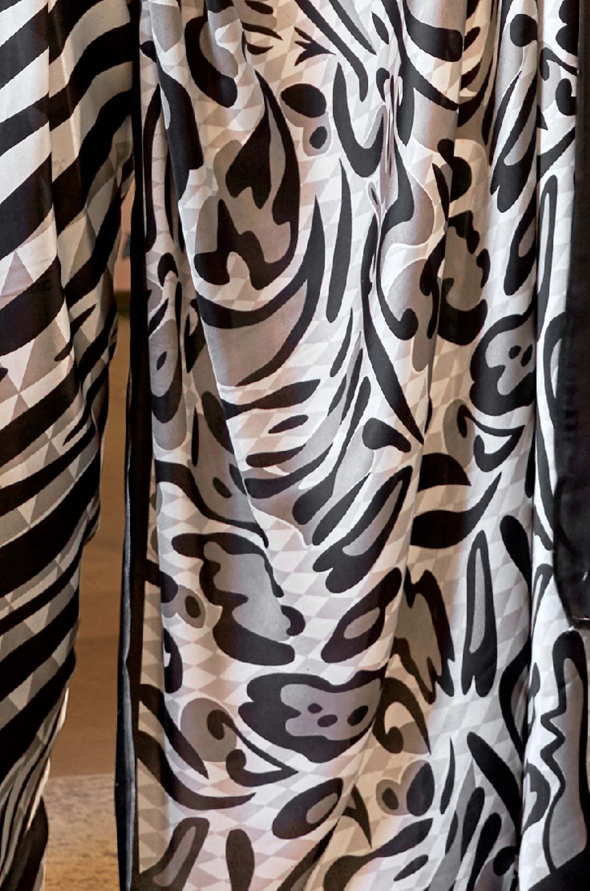 Black And White Satin Crepe Saree - Image 2