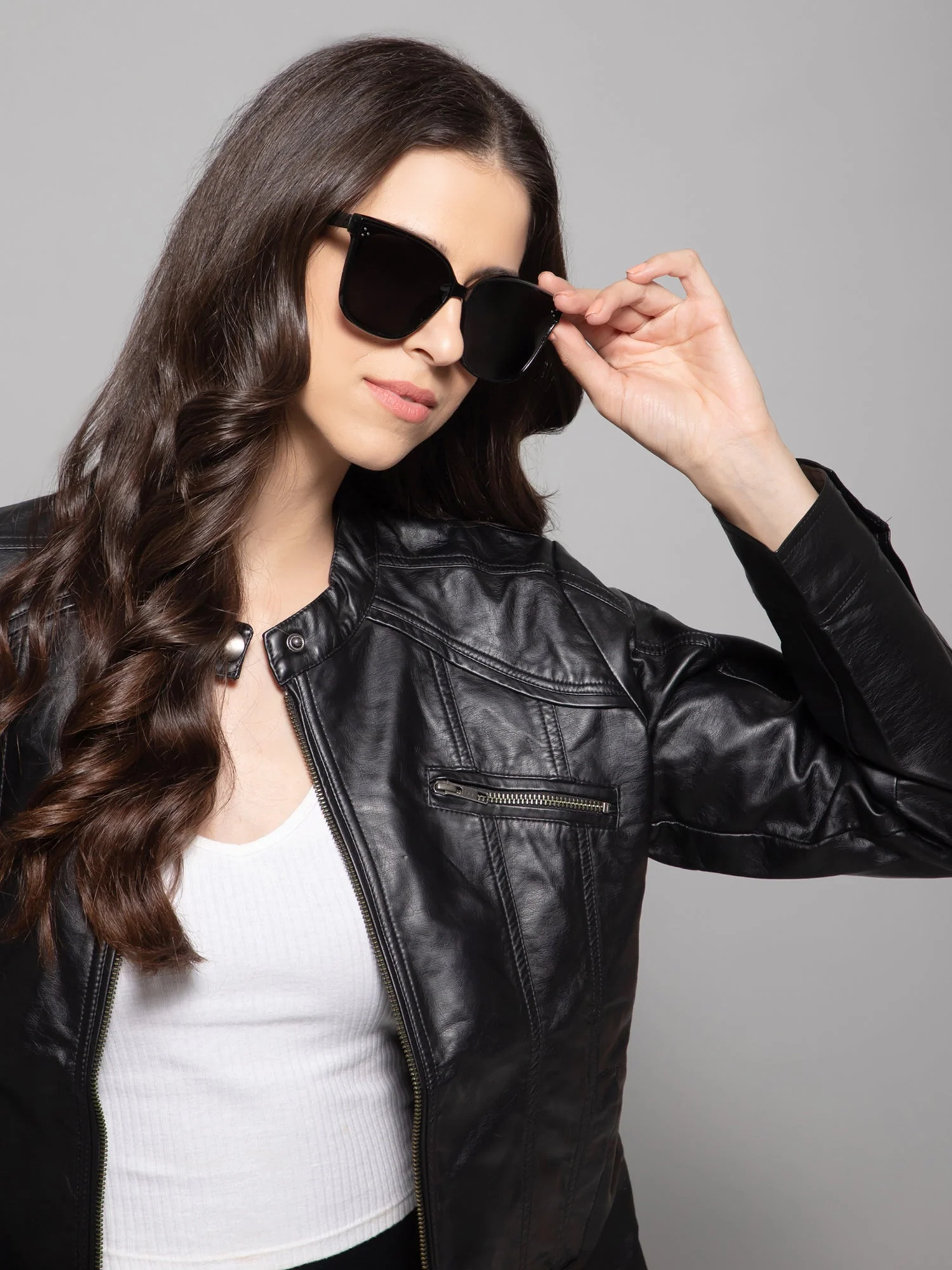Black Cat eye Sunglasses For Women - Image 4