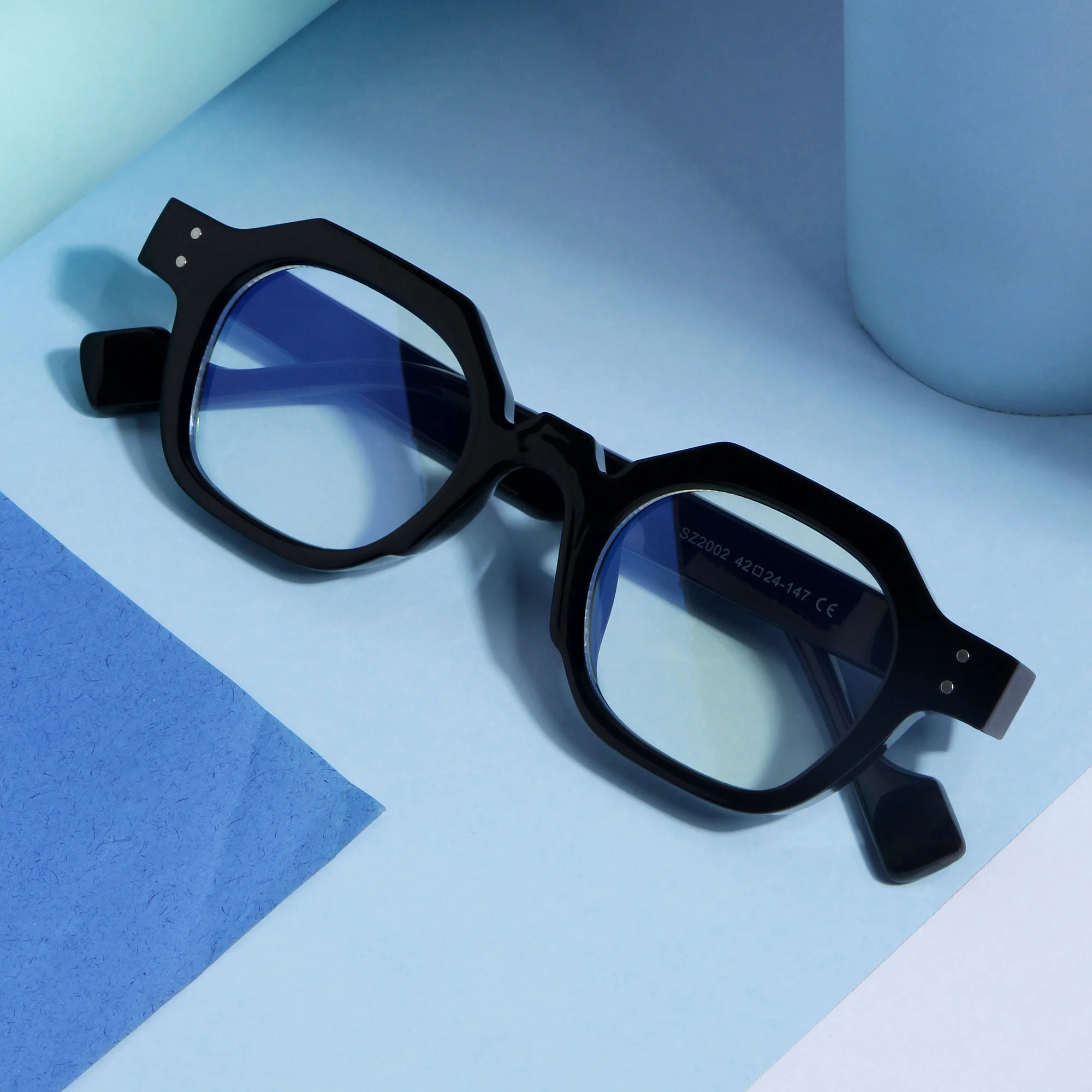 Black Clear SZ 2002 Round Sunglasses - Image 4