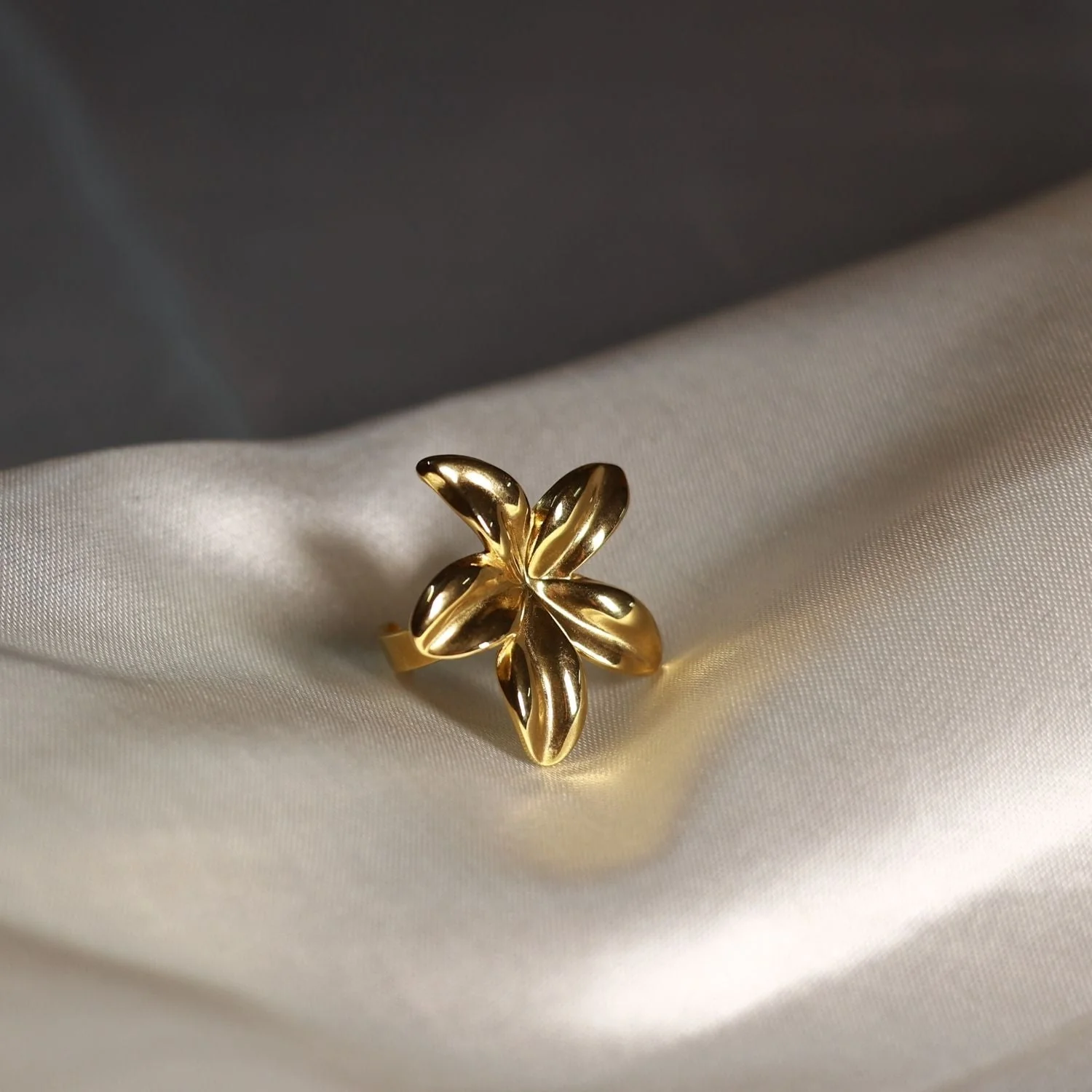 Bold Bloom Ring - Image 9