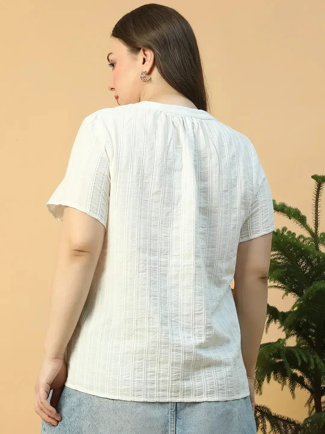 Brillant White V-Neck Short Sleeve Plus Size Women Cotton Top - Image 5