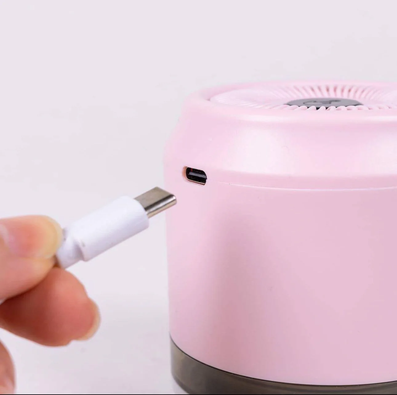 Brizz: Rechargeable High Performance Electric Lint Remover, Fabric Shaver & Defuzzer for Clothes, Sweaters, Jackets, Carpets & Curtains - Image 6