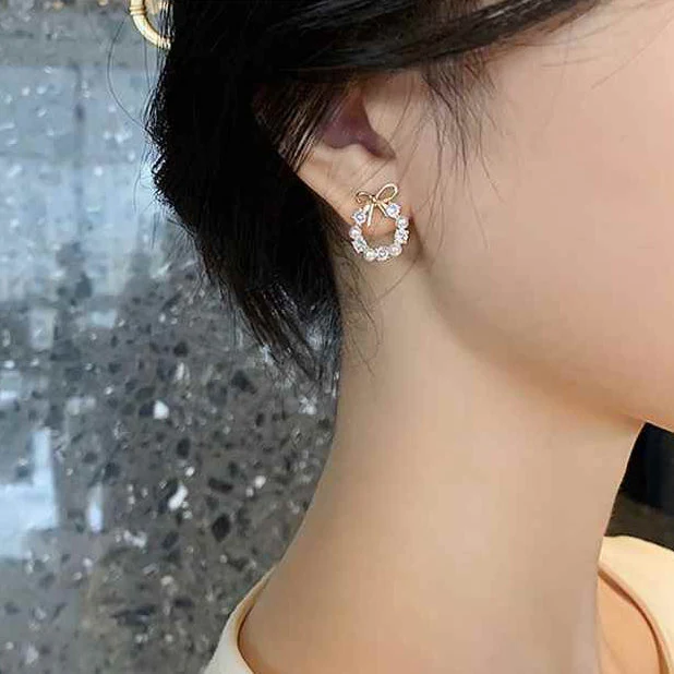 Business Chic White Pearls Stud Earring - Image 4