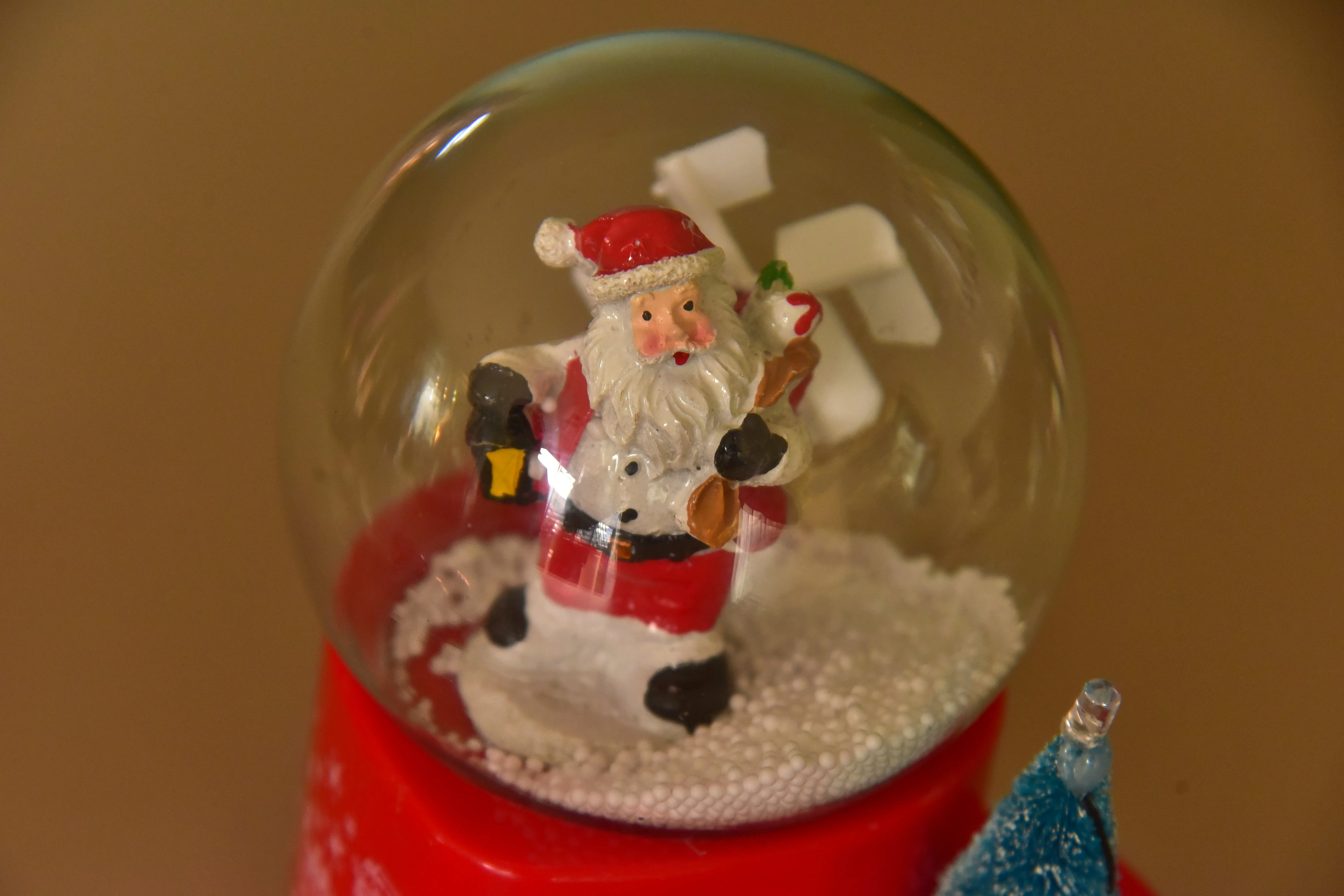 Christmas Snow Globe Musical Light Tabletop Xmas decorations - Image 4