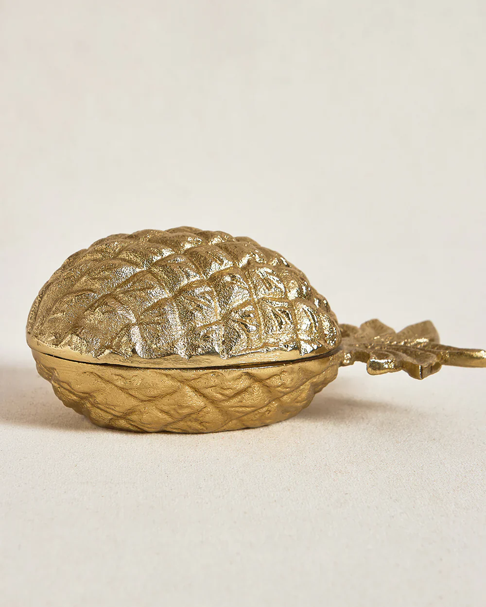 Coral Tree Pineapple Shaped Decorative Candle Holder with Lid – Gold Finish, 2-Wick Wax Candl - Image 5