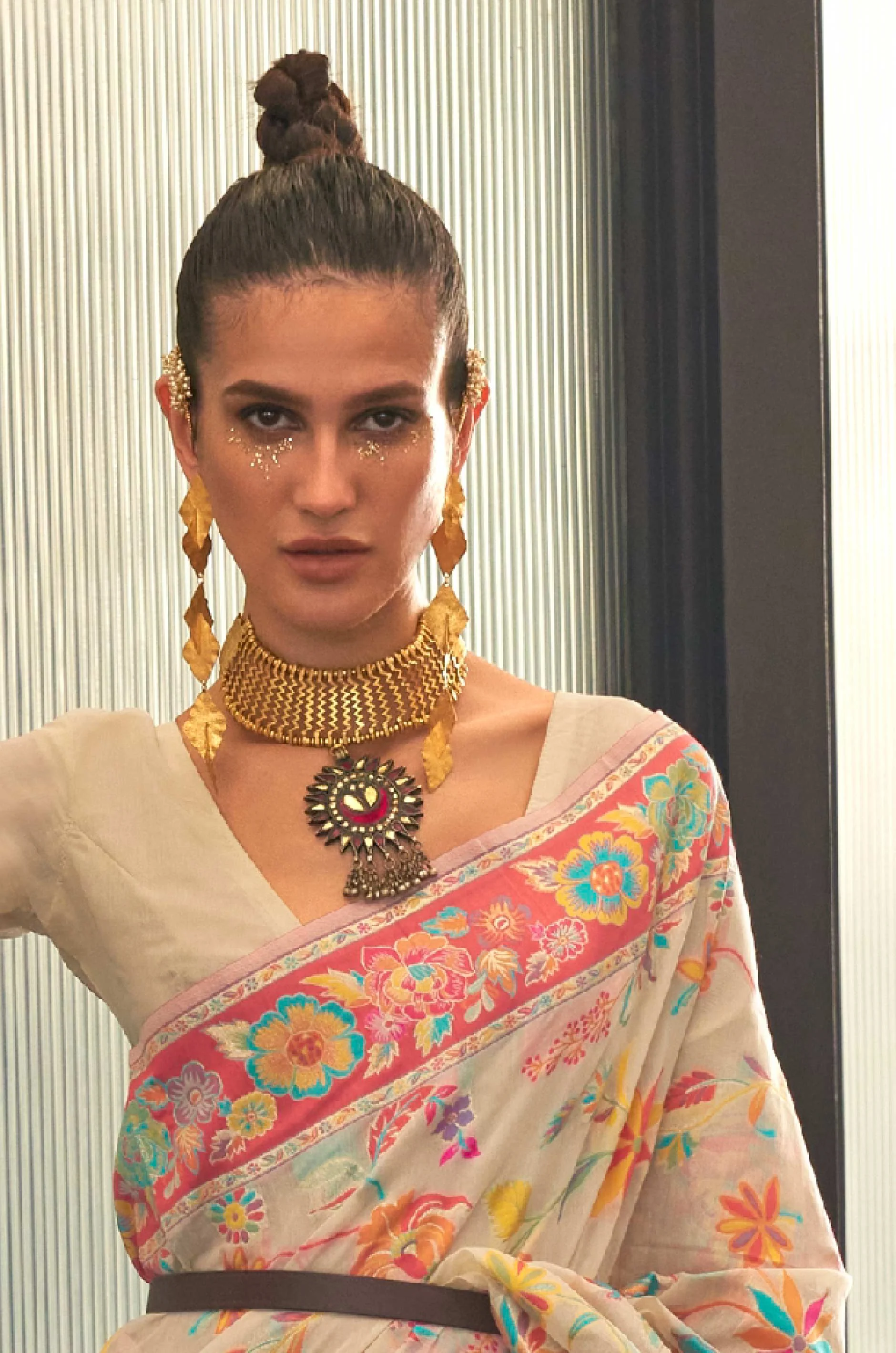 Cream Floral Woven Silk Saree - Image 4