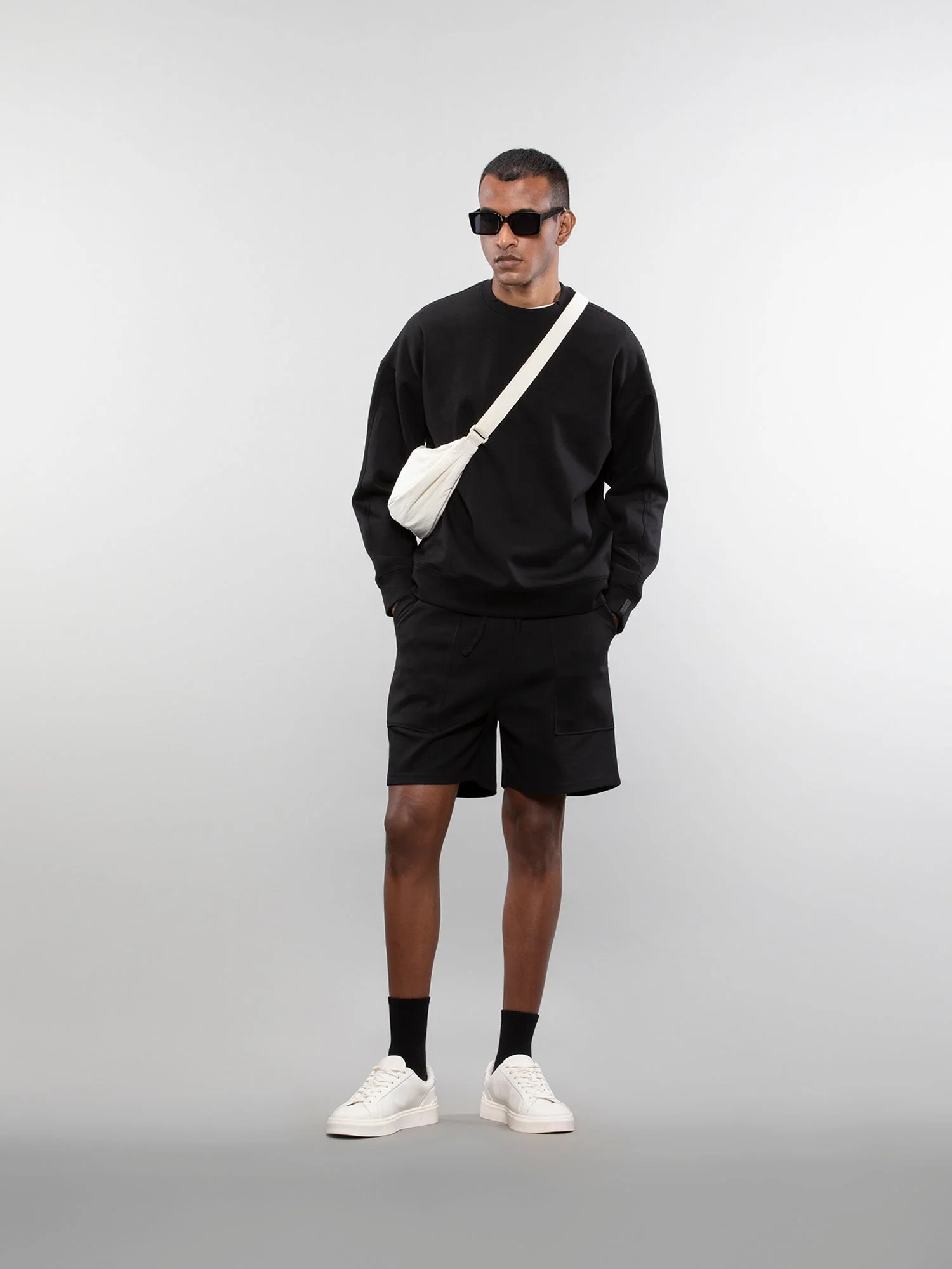 Crewneck sweatshirt - Image 15