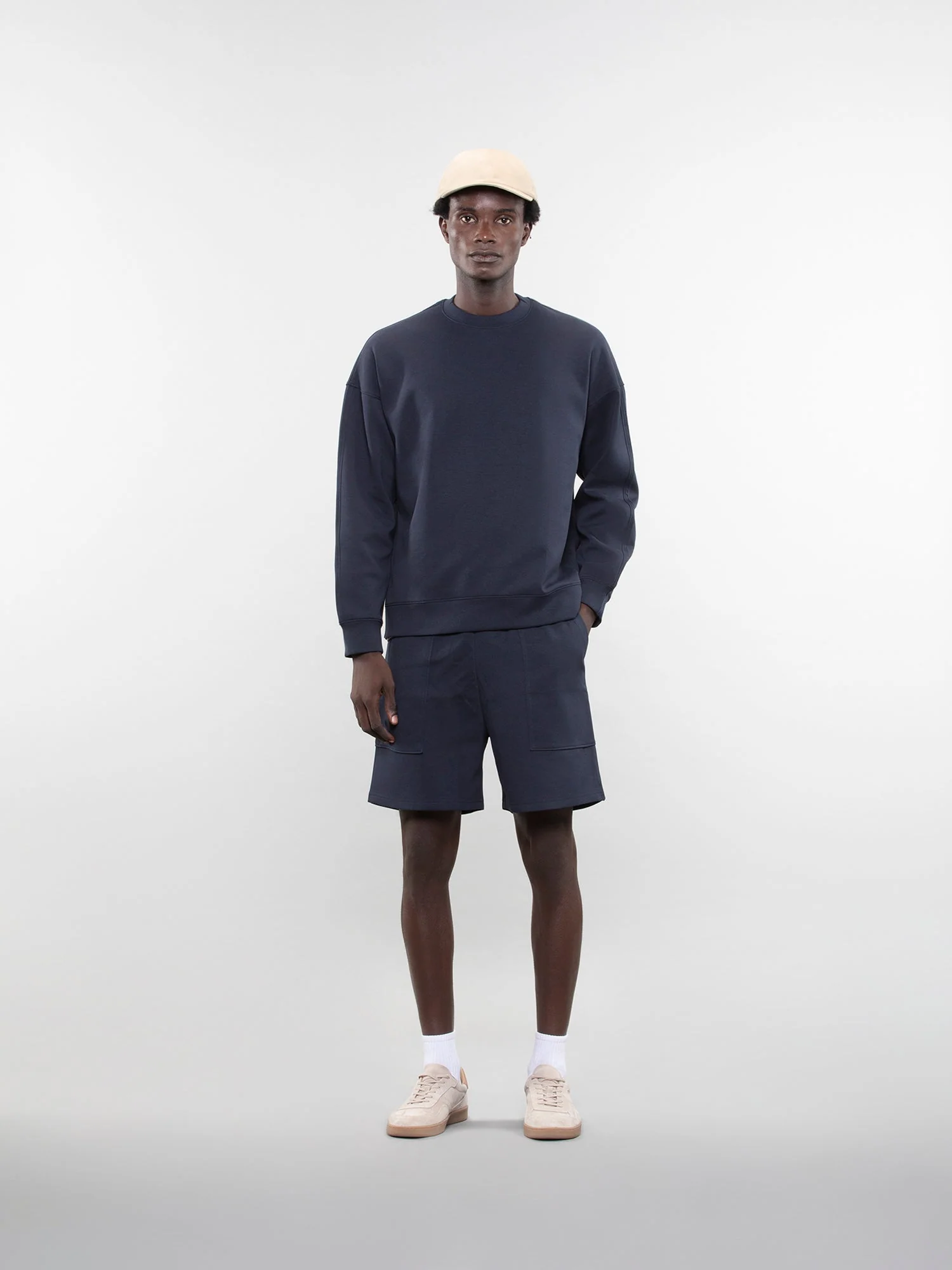 Crewneck sweatshirt - Image 30
