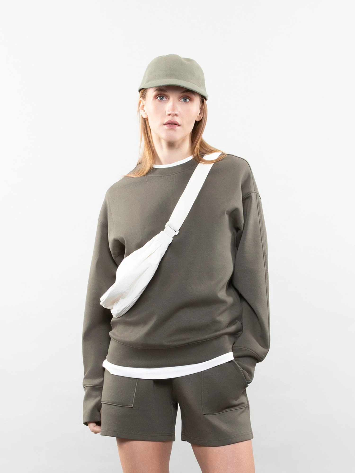 Crewneck sweatshirt - Image 15