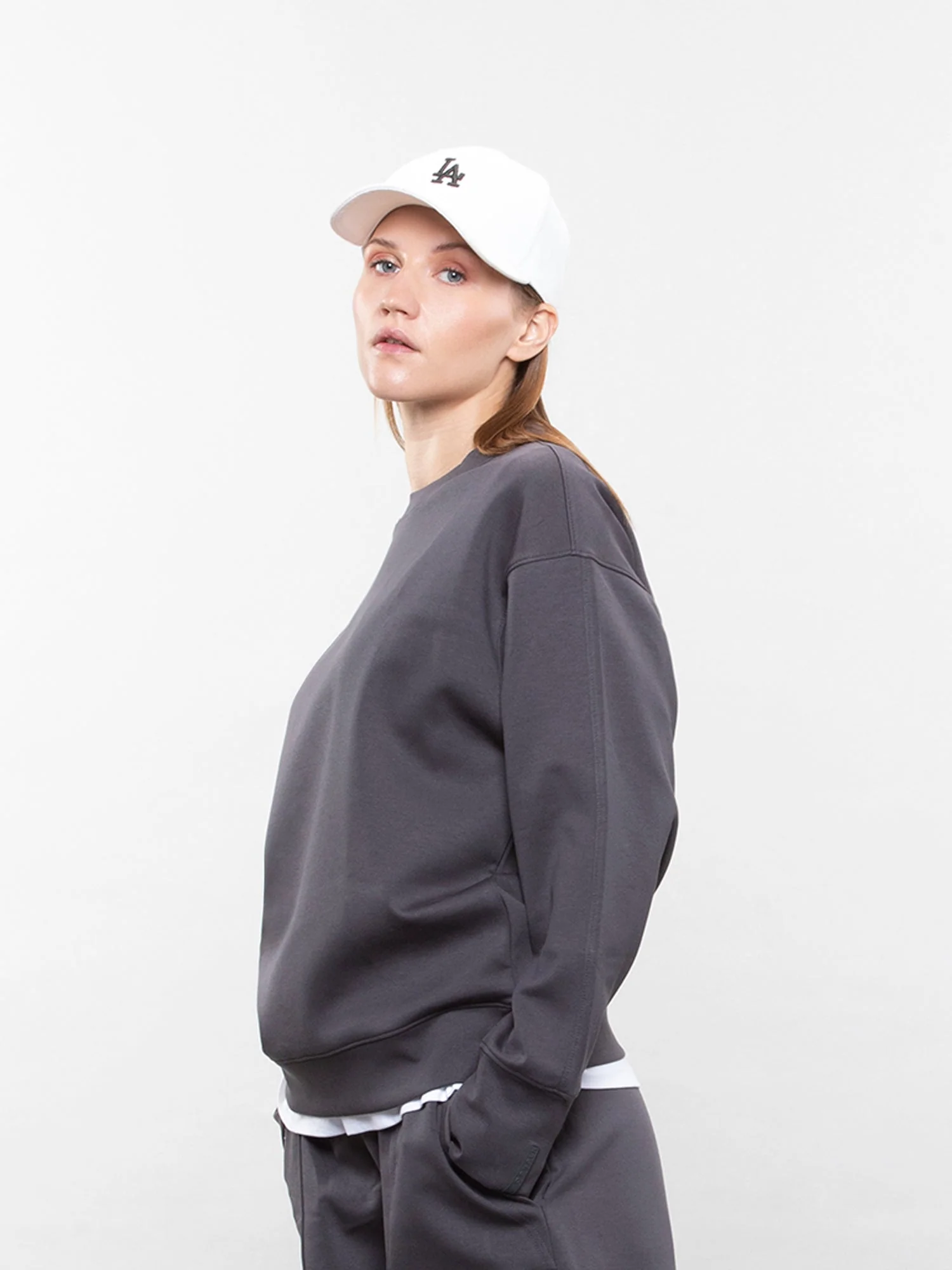 Crewneck sweatshirt - Image 32