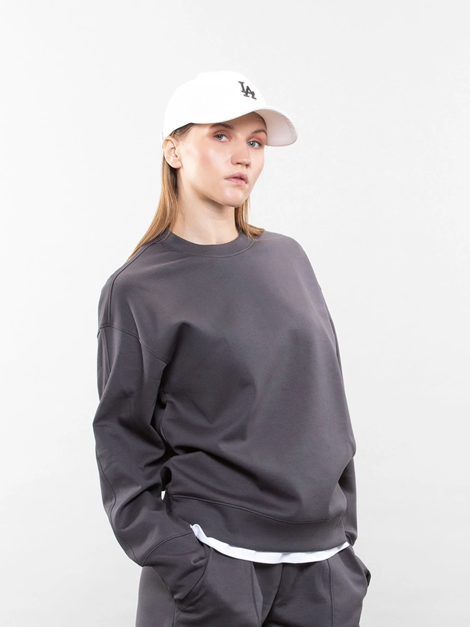 Crewneck sweatshirt - Image 33