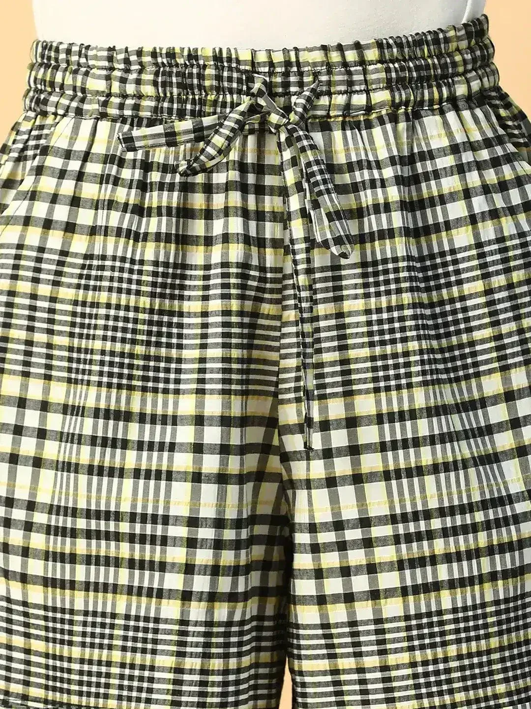 Crisp Black Check Print Elasticated With Tie-Up String Women Seasucker Shorts - Image 6