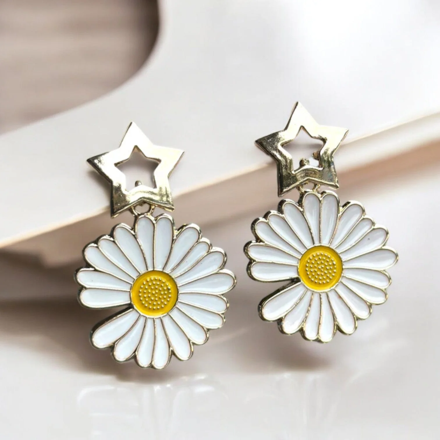Daisy Flower Dangler Earring - Image 3