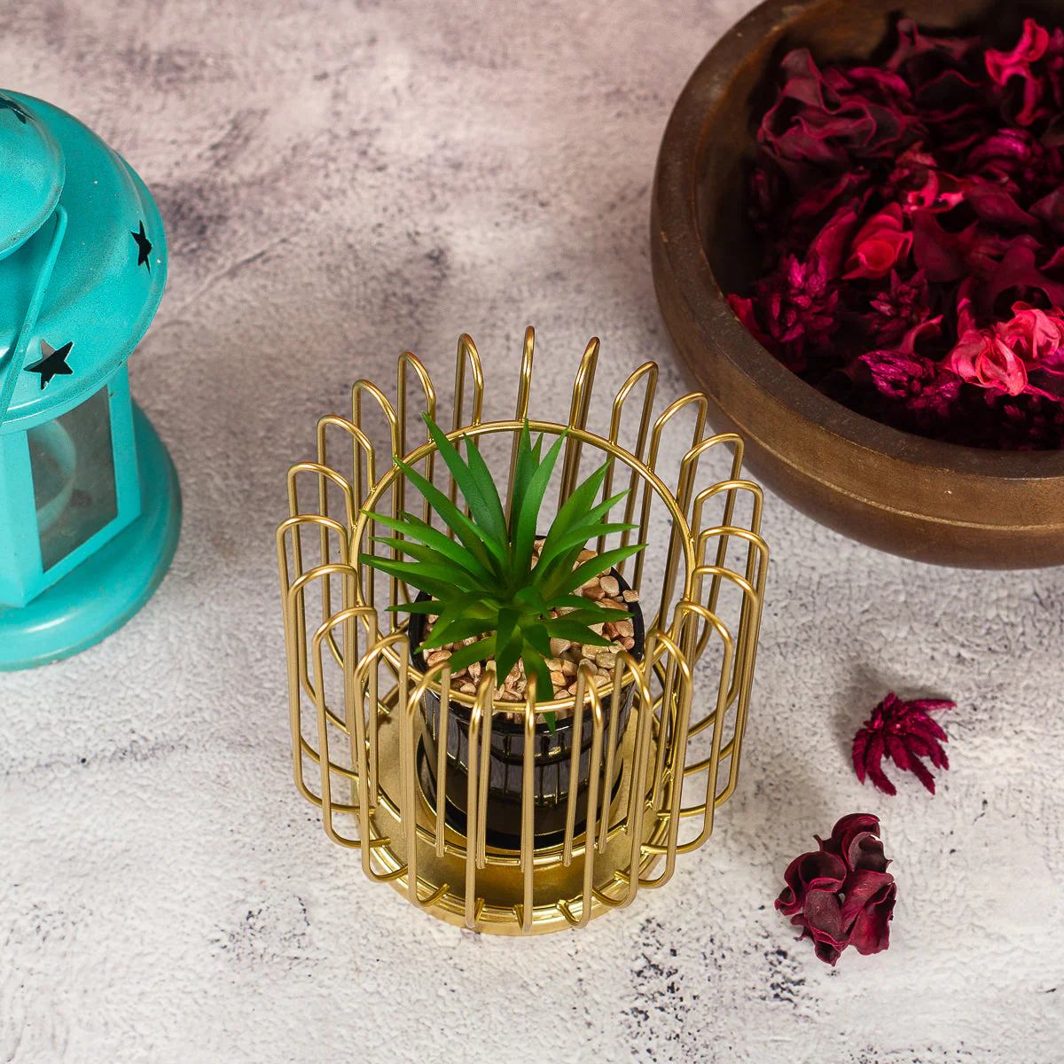 Decorative metal table decor - Image 3