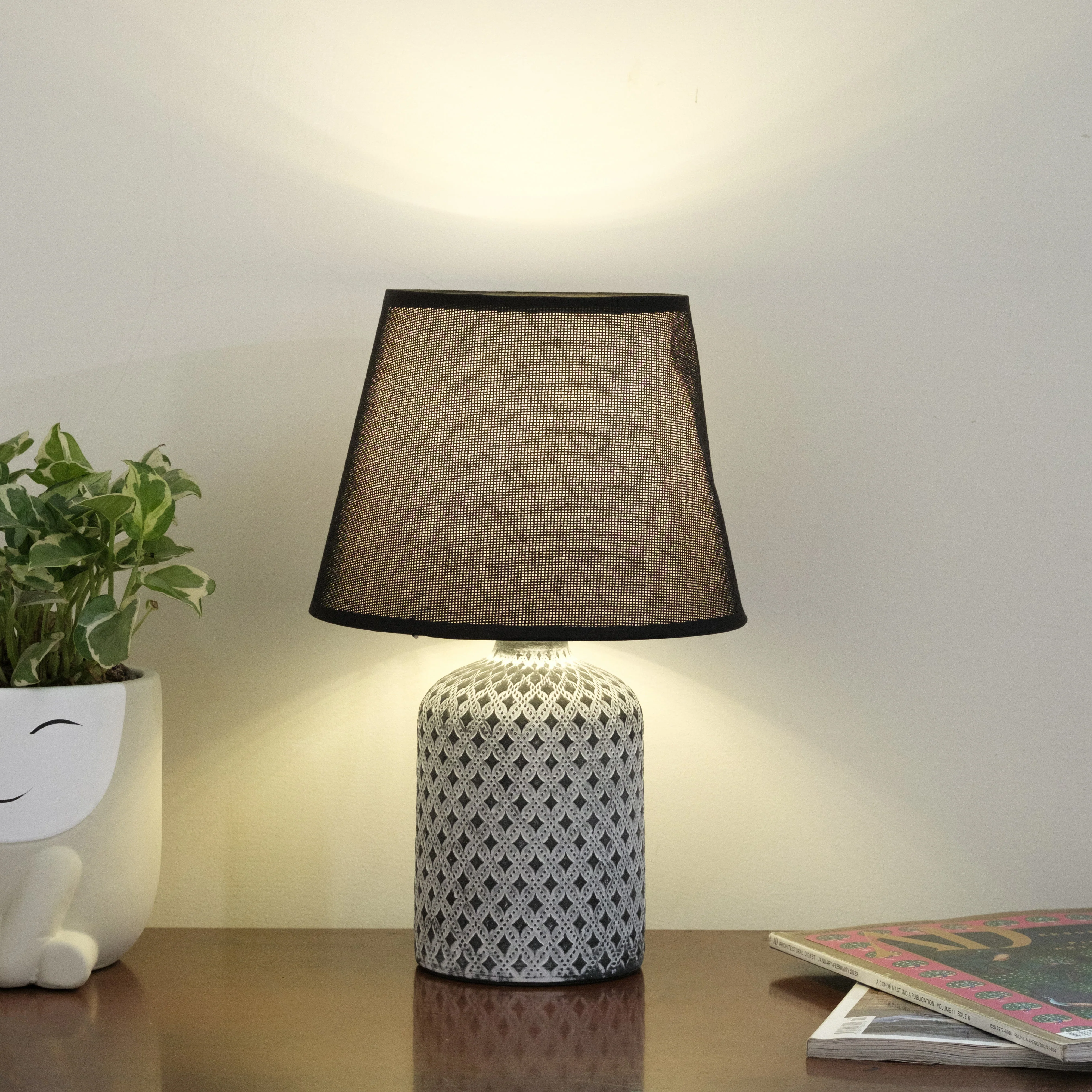Decorative table lamp with cotton lamp shade - Image 3