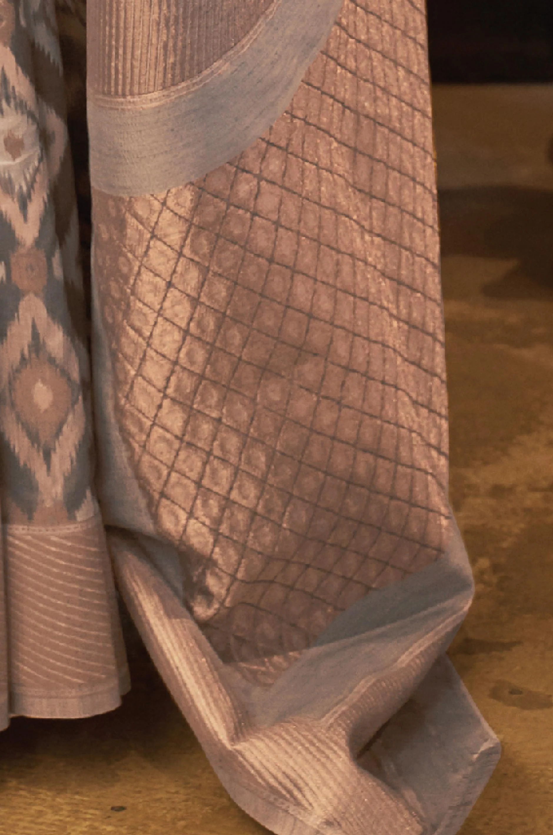 Deep Grey Woven Linen Saree - Image 2