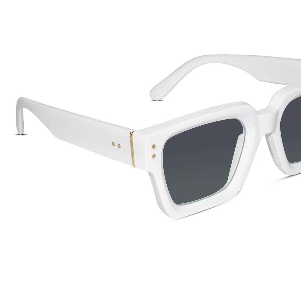 Designer Black Bold Wayfarer Sunglasses - Image 7