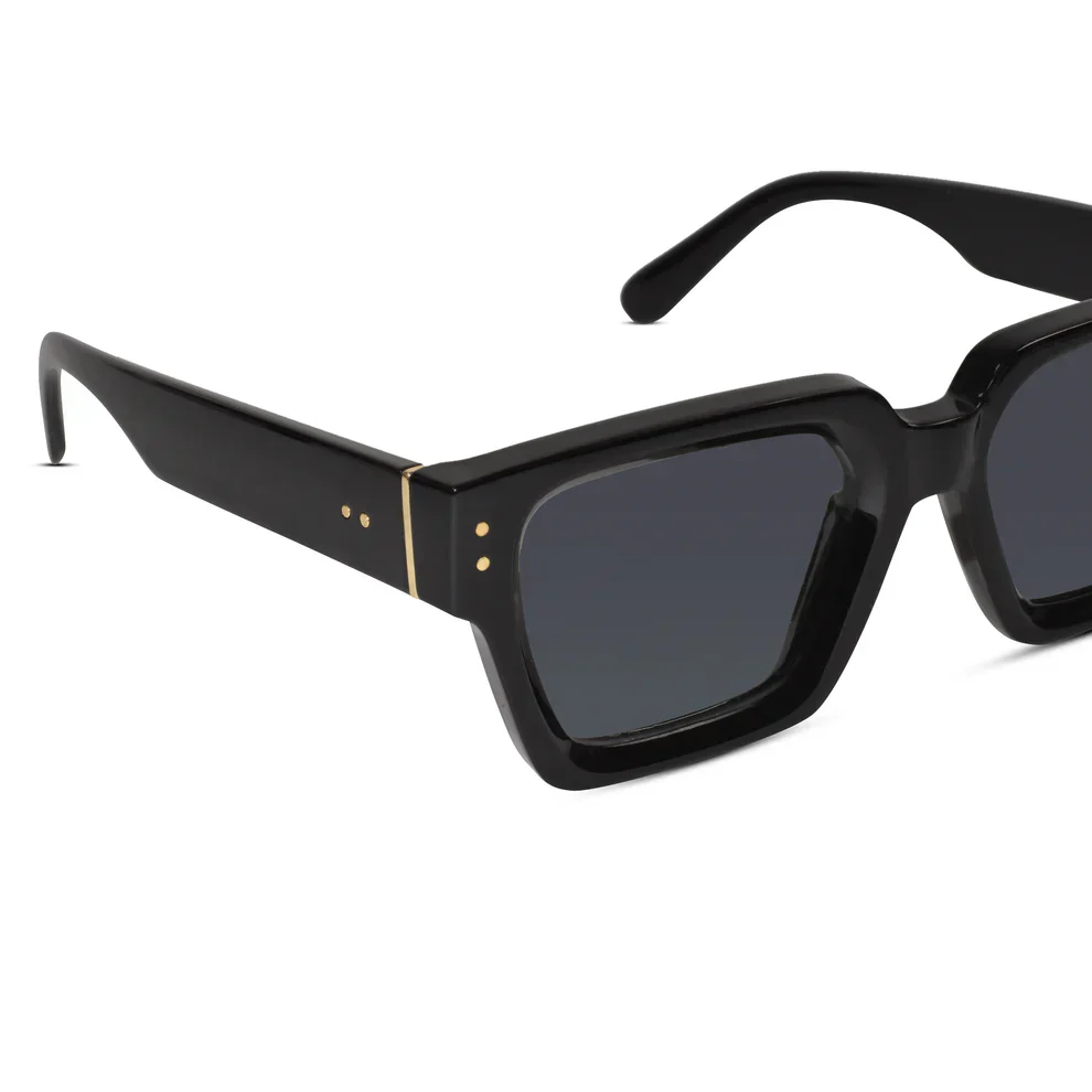 Designer Bold White Wayfarer Sunglasses - Image 6