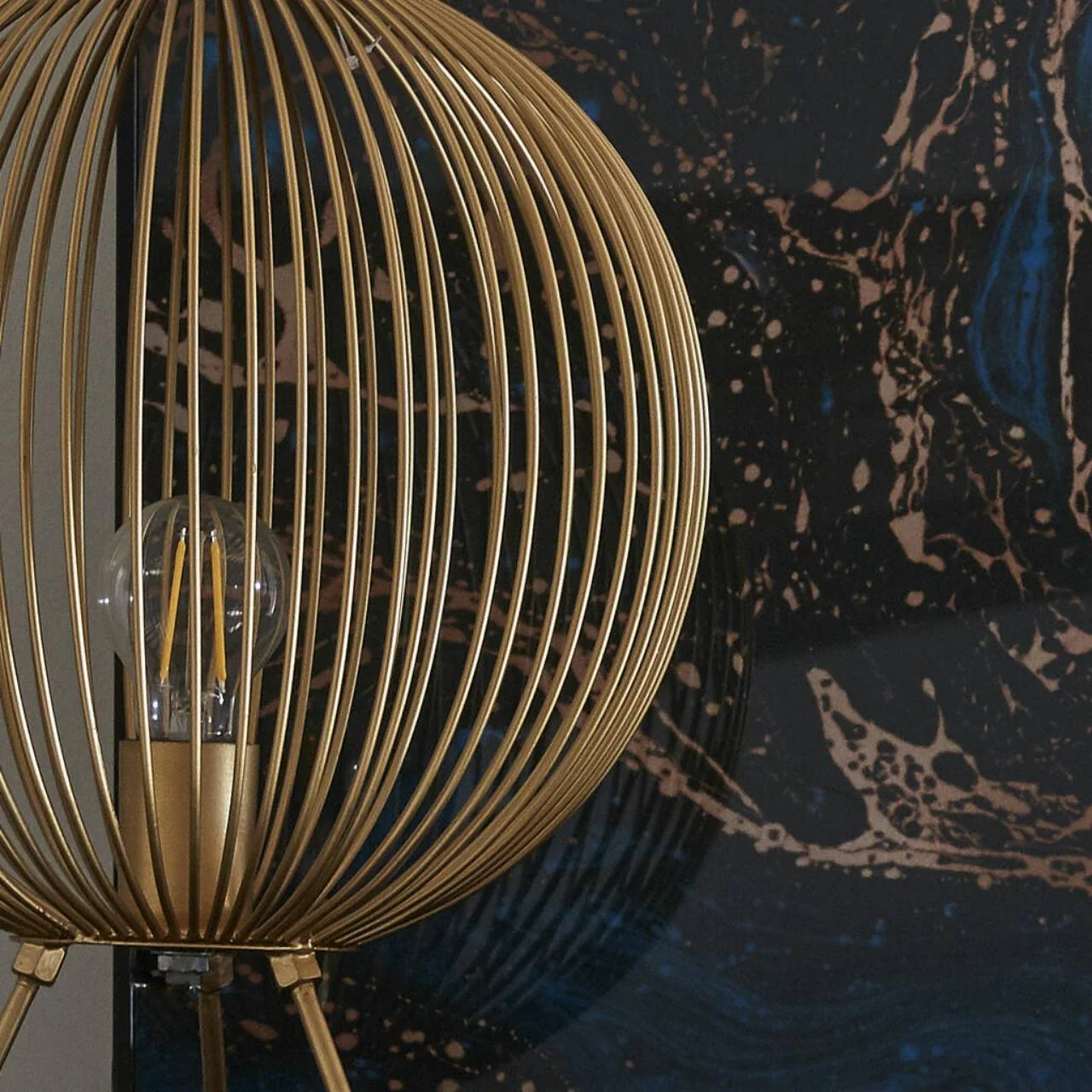 Ecofynd Round Metal Table Lamp – Gold Utility Light - Image 5