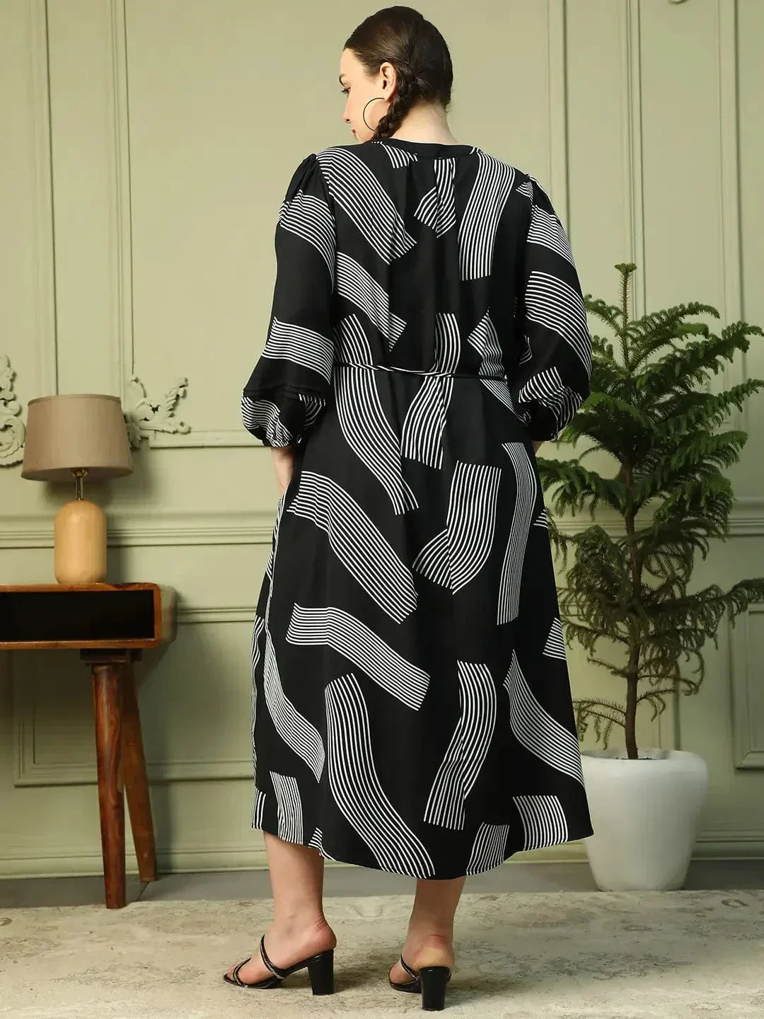 Effortless Black Printed Long Sleeve  Women Plus Size Maxi Dress With Waist Tie-Up Belt - Image 5