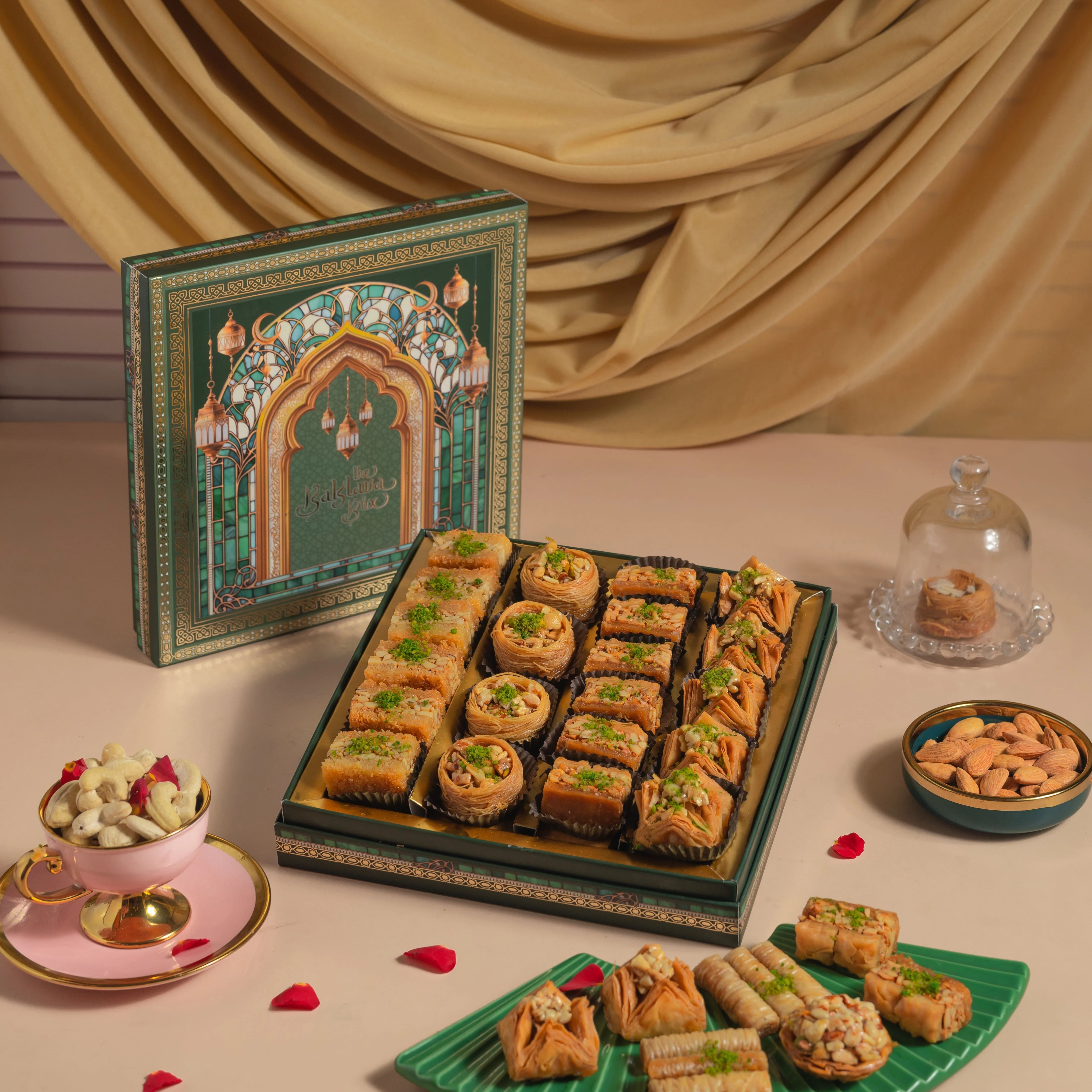 Eid Gift Box: Assorted Baklava and Kunafa 500gms