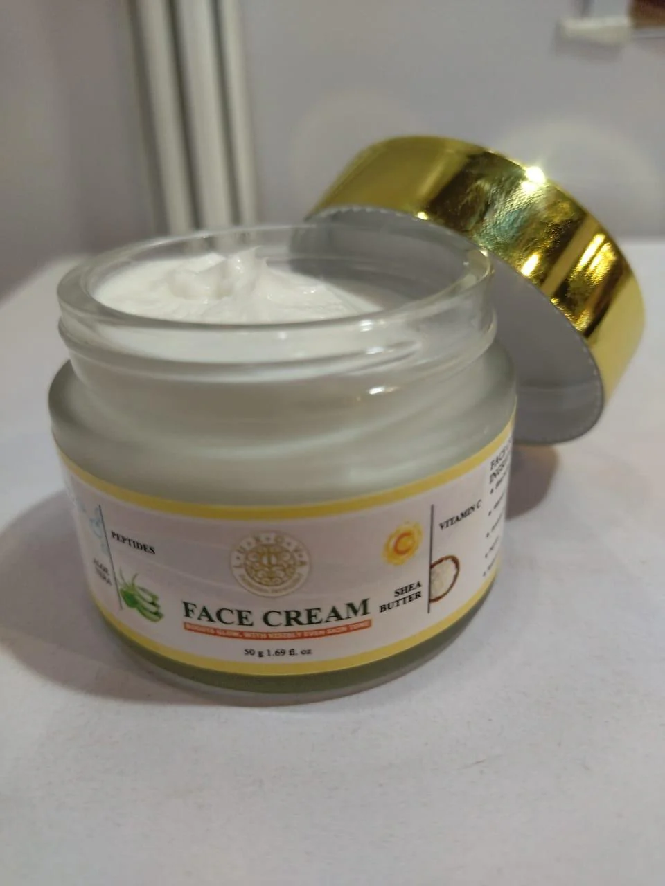 Face cream with Peptides and Vitamin C - Image 4