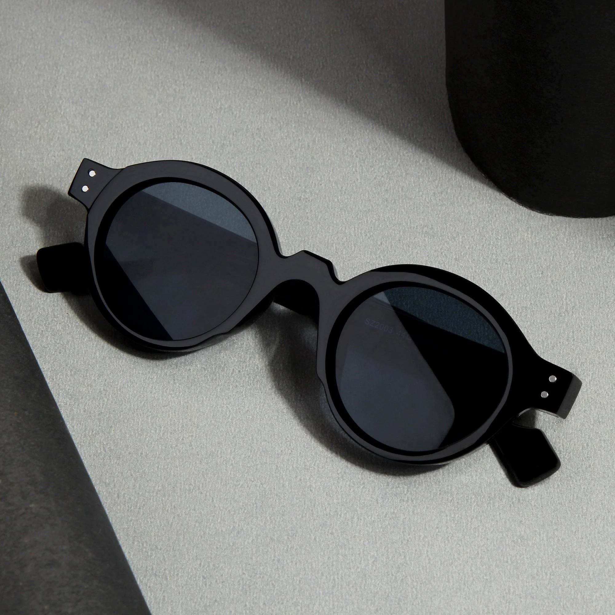 Full Black SZ 2003 Round Sunglasses - Image 4