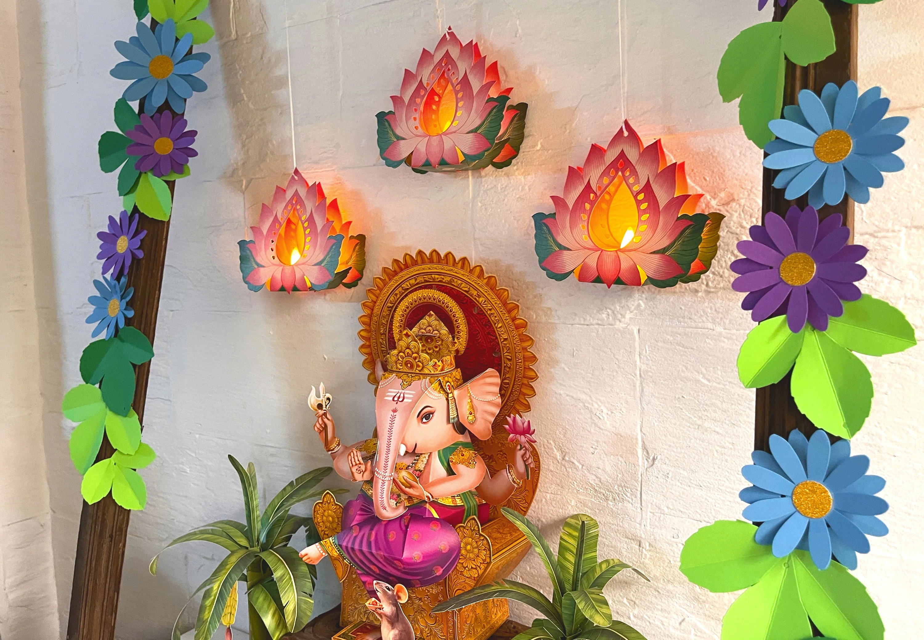 Ganpati Decor Combo Saver 11 - Big Ganesha + 18 Flowers leaves + 2 Banana Trees + 4 Lotus Diyas - Image 3
