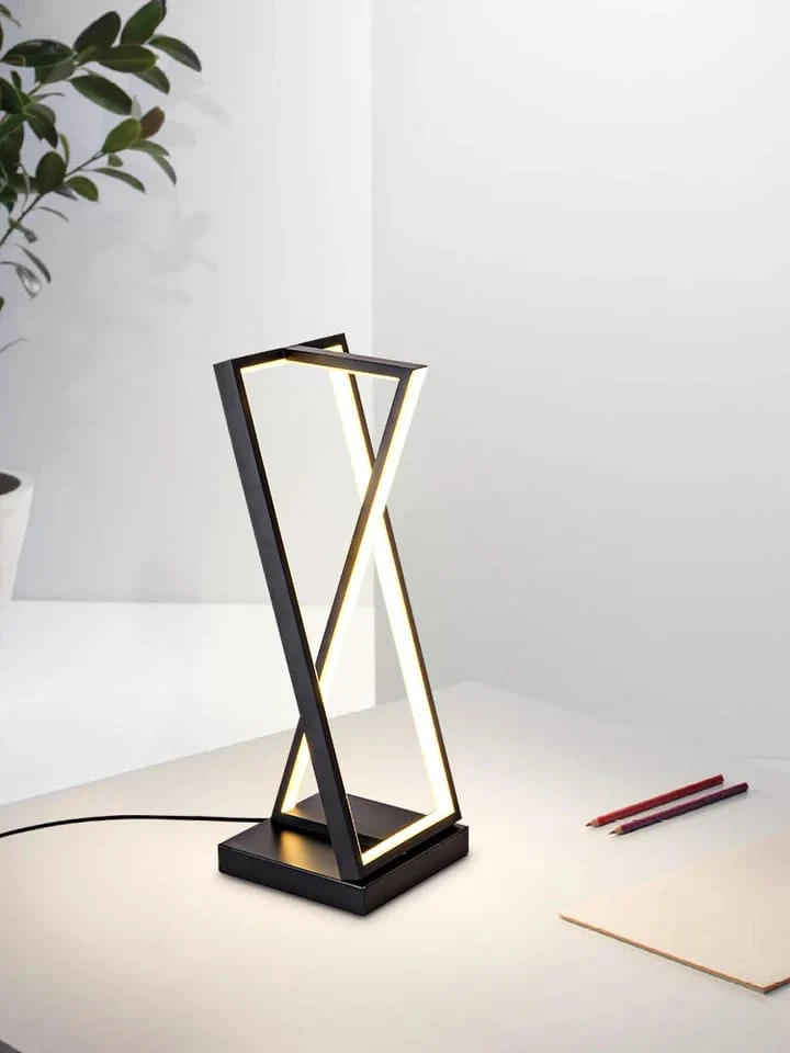 Geomatry style metal table lamp - Image 2