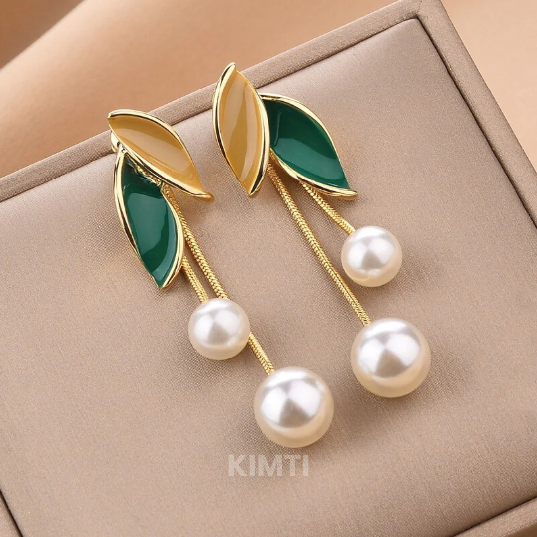Glamour Glimpse Dangler Earring