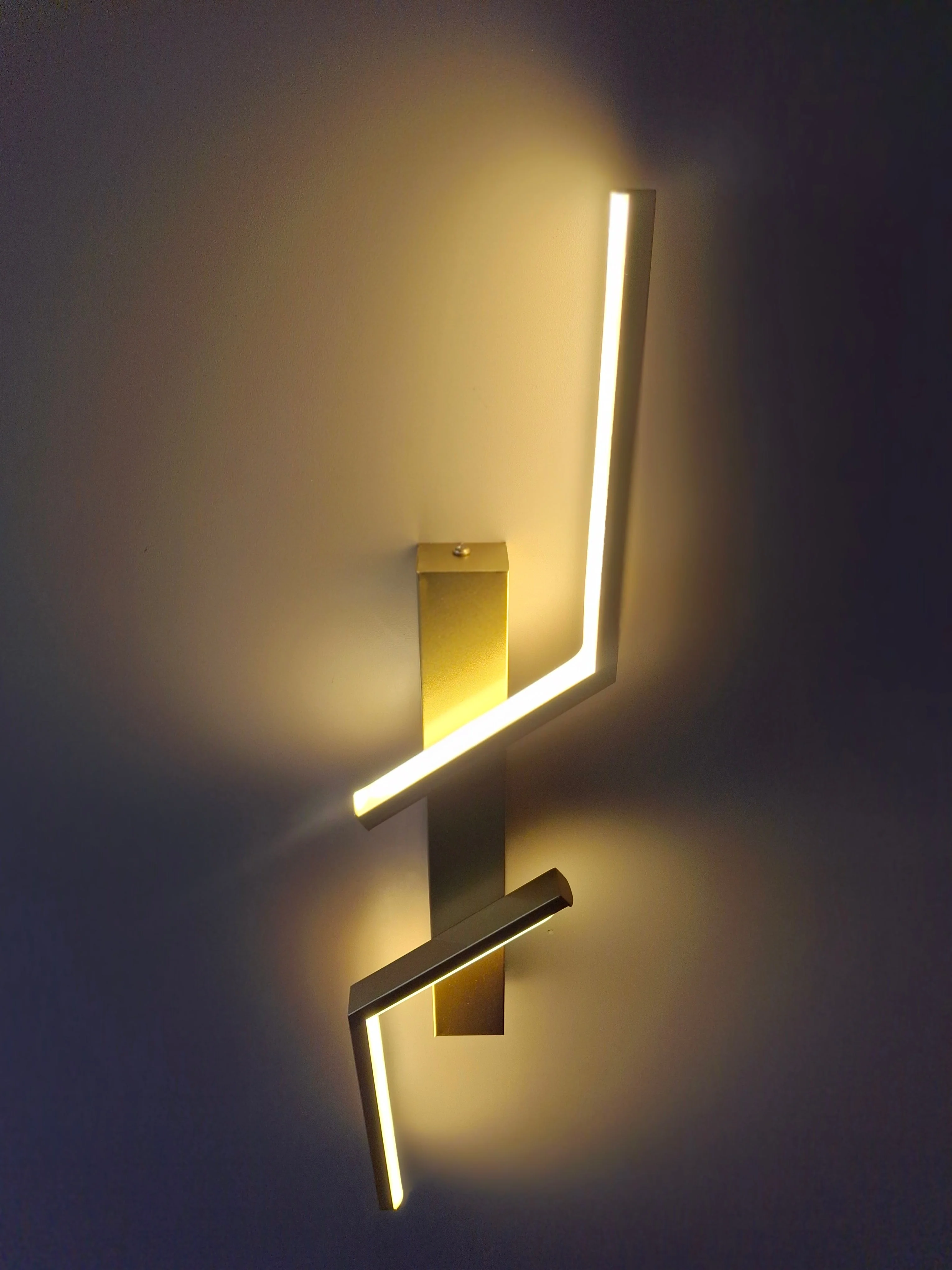 Gold Coated Long Zig Zac Wall Light - Image 9