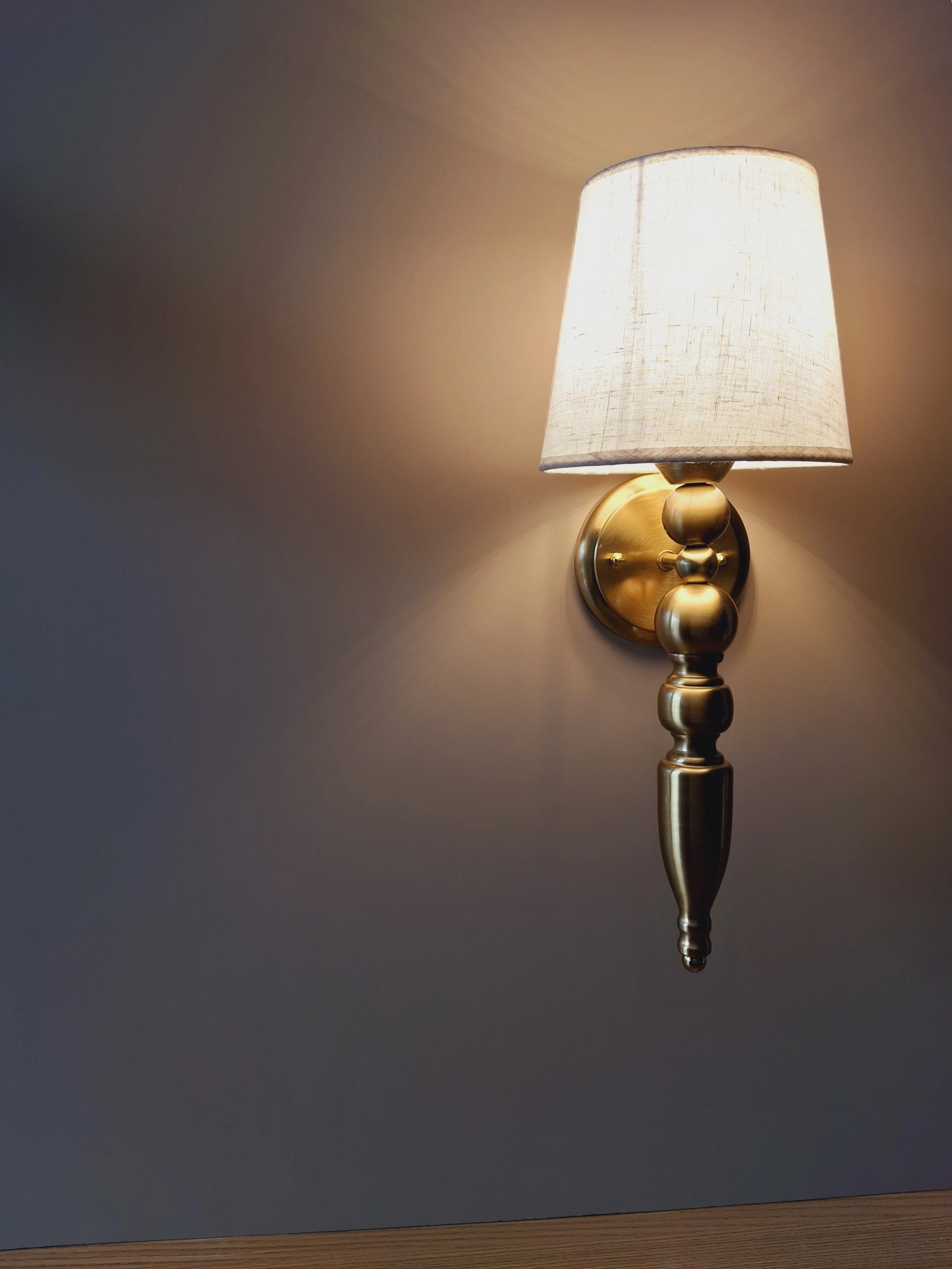 Golden Antique Finish Wall Lamp with Off White Cotton Fabric Shade - Image 7
