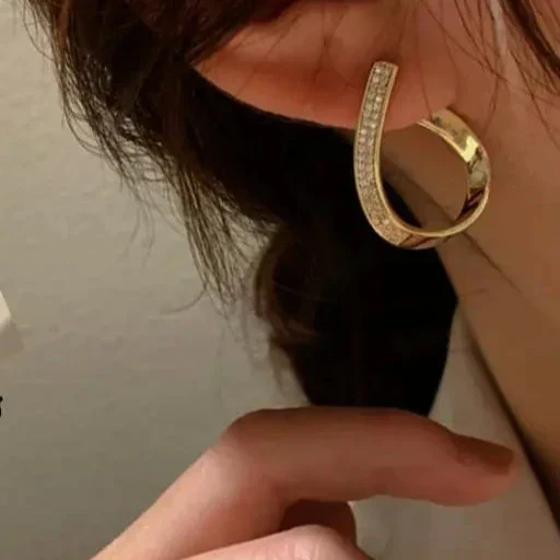 Golden Glow Charming Stud Earring - Image 3