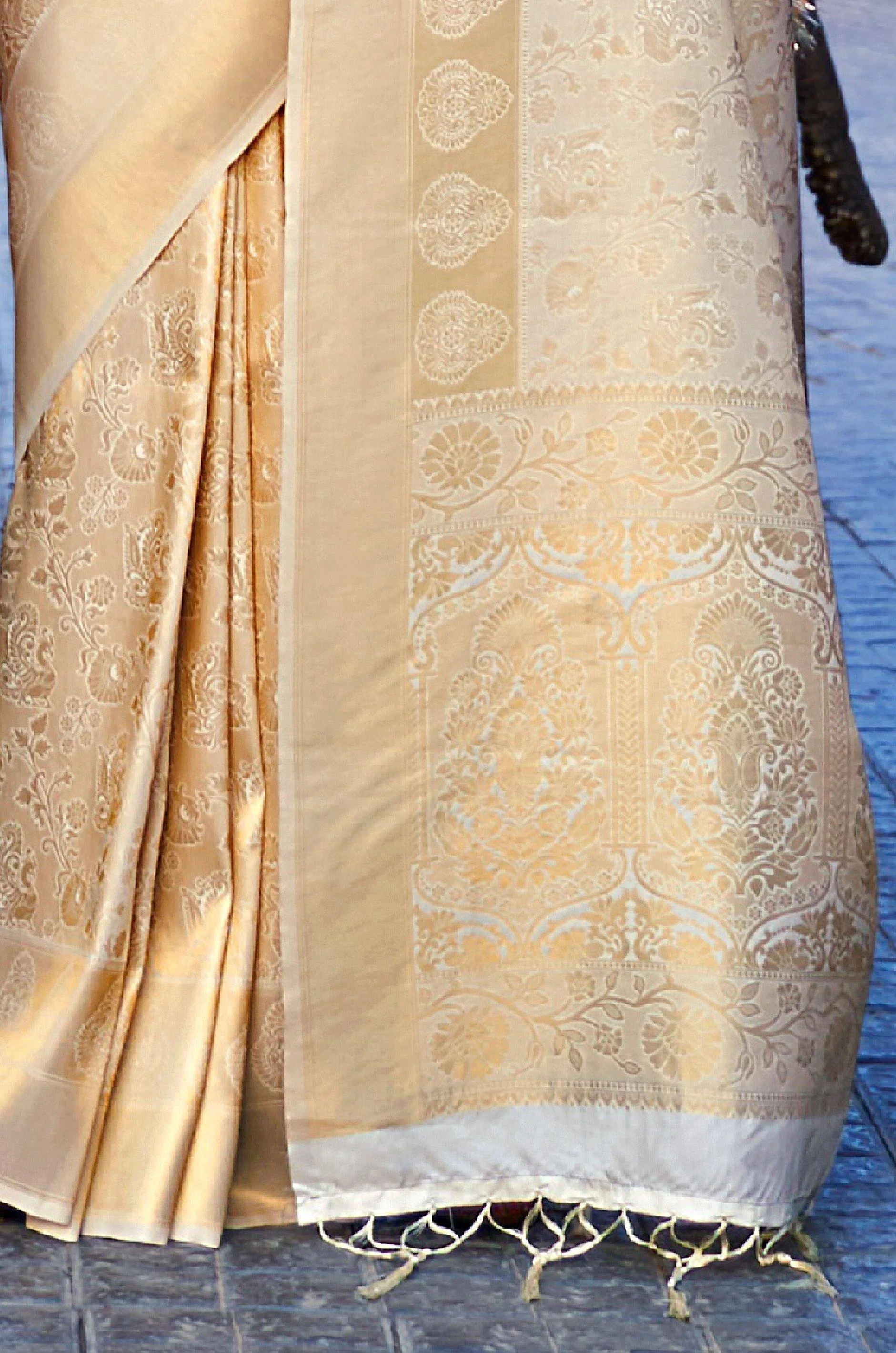 Golden Kanjivaram Silk Saree - Image 2