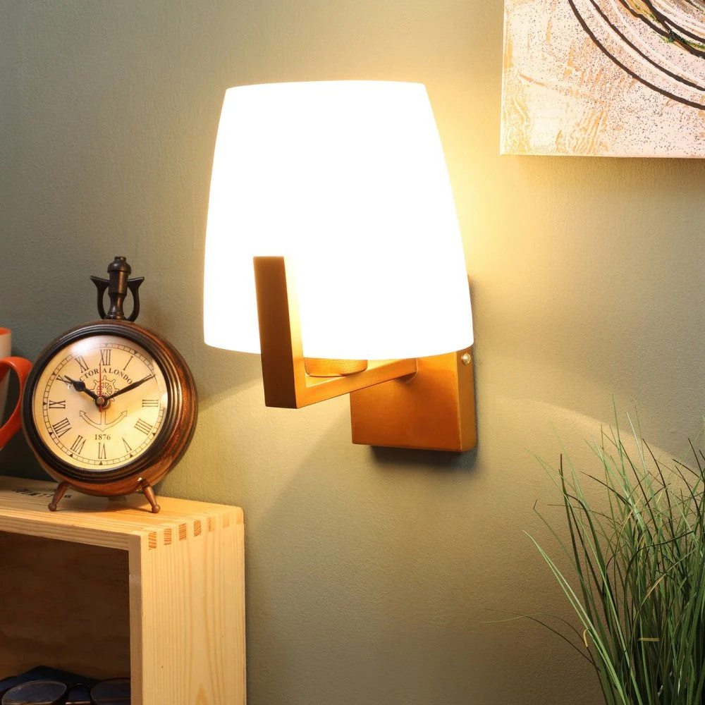 Golden Metal Wall Light - Image 2