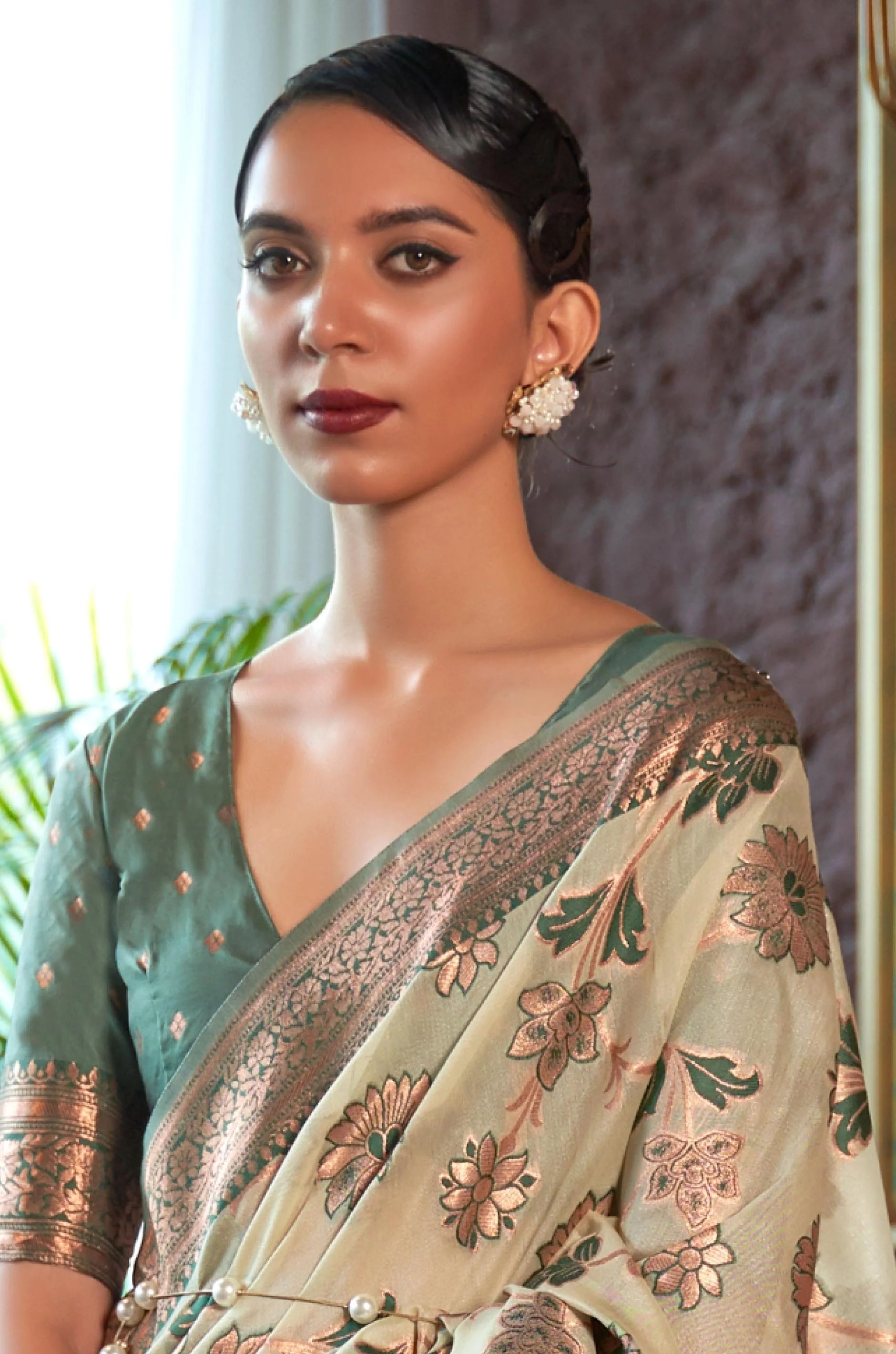 Green Floral Woven Organza Silk Saree - Image 4