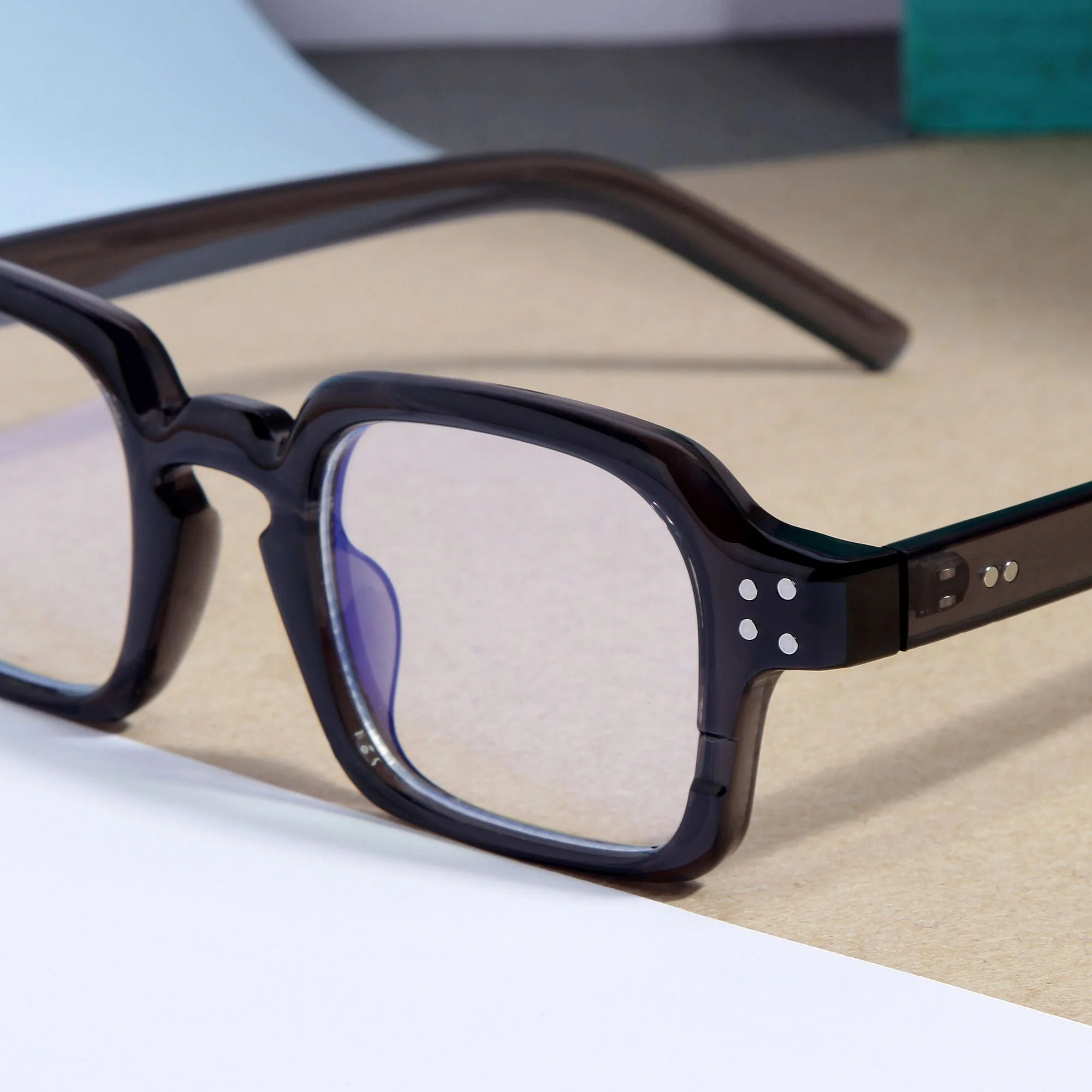 Grey Clear SZ 2005 Square Sunglasses - Image 2