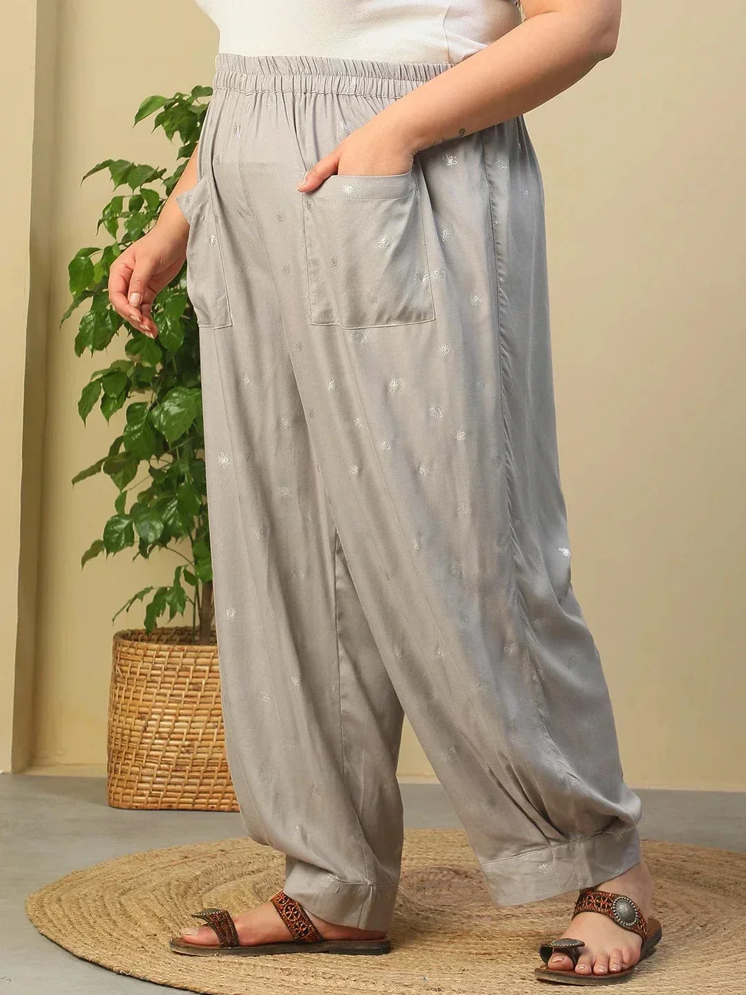 Grey Elasticated Royal Twill Foil Print Plus Size Women Trouser With Front Pockets - Image 3