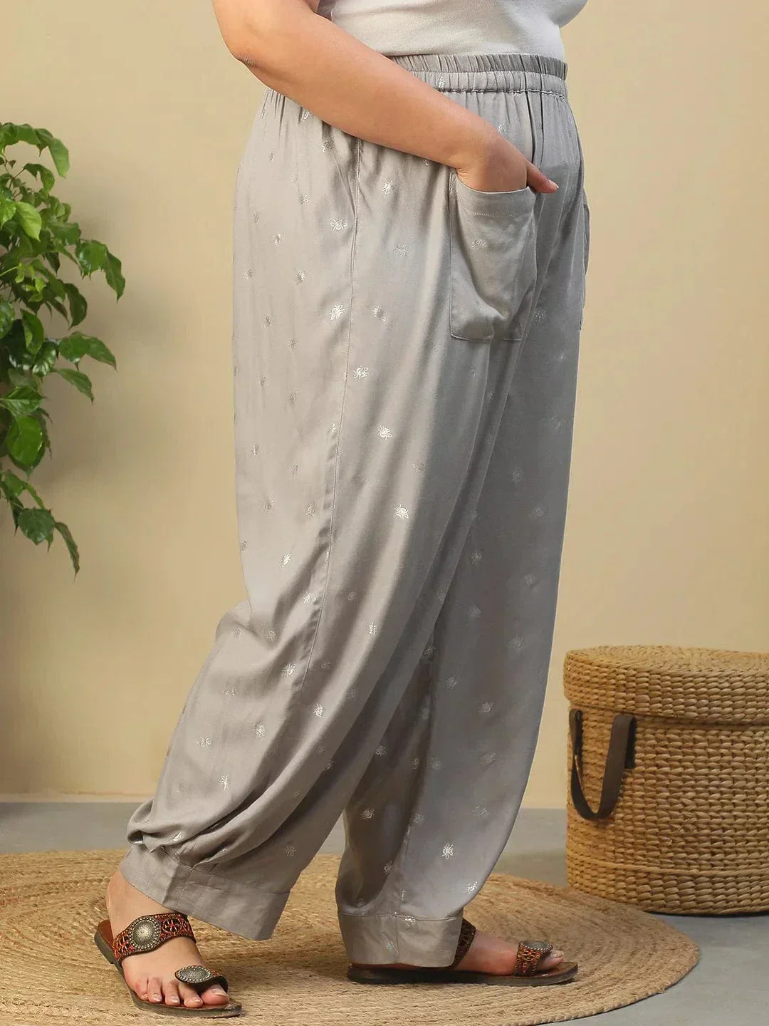 Grey Elasticated Royal Twill Foil Print Plus Size Women Trouser With Front Pockets - Image 4