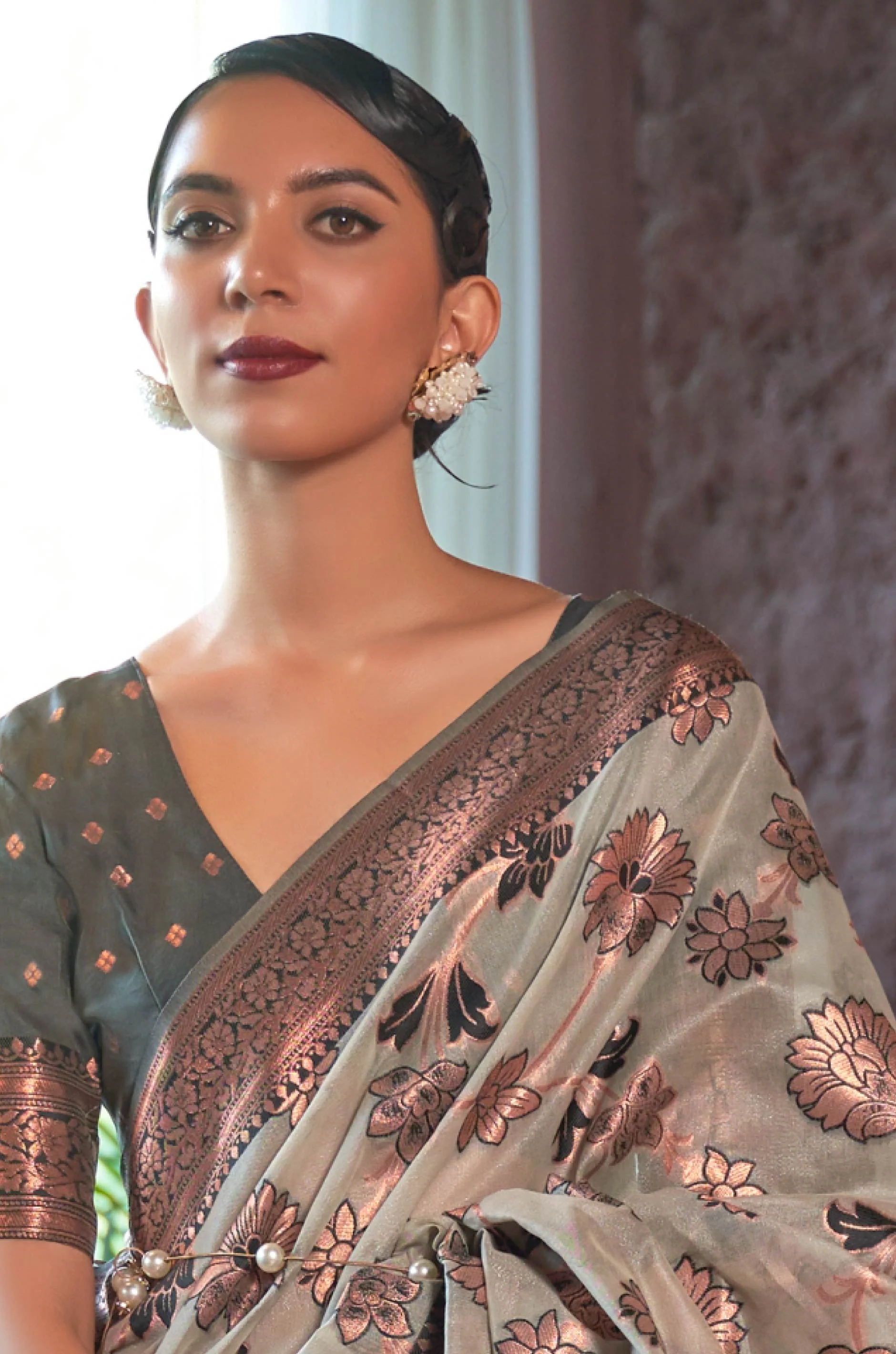 Grey Floral Woven Organza Silk Saree - Image 4