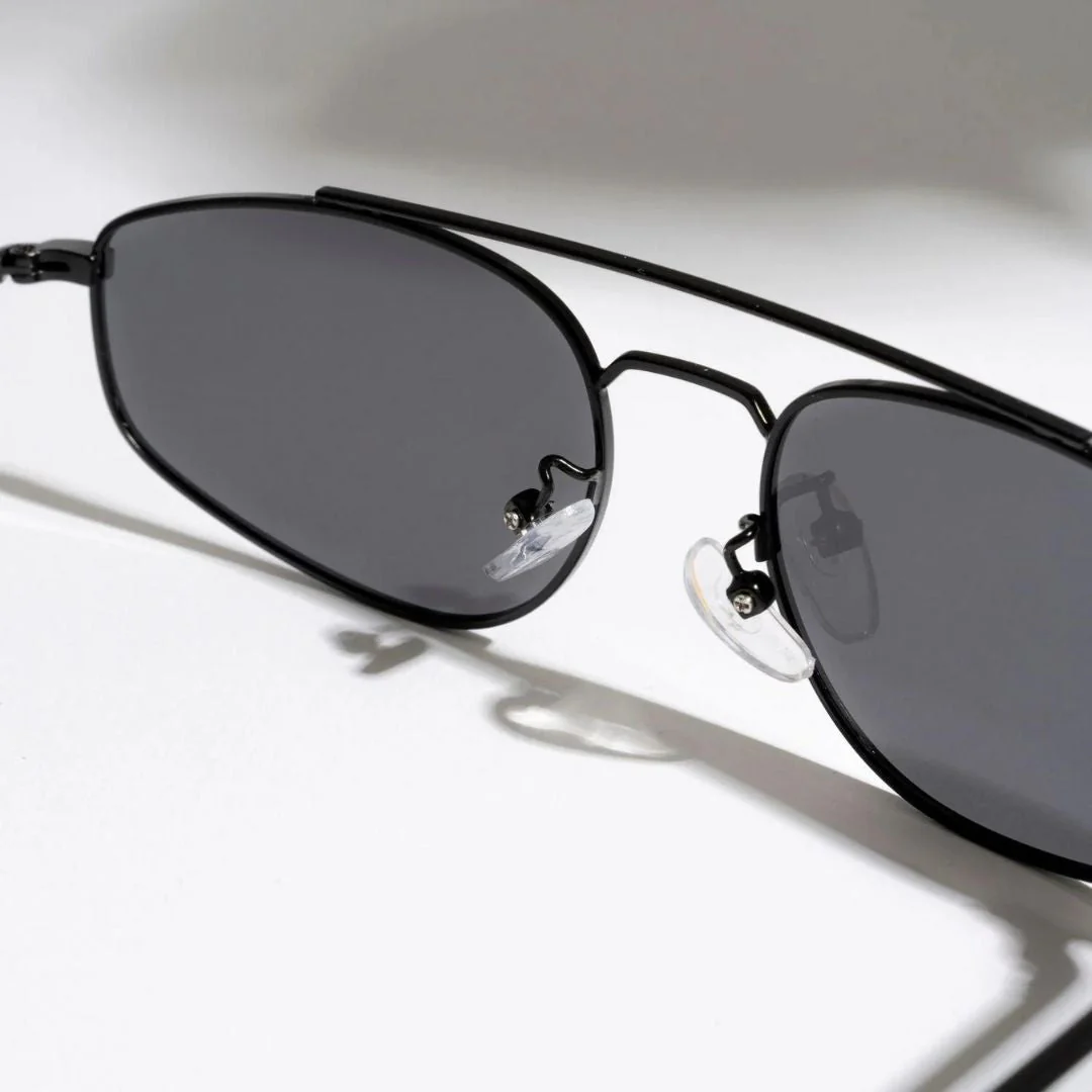 Leon Black Oval Sunglasses - Image 3